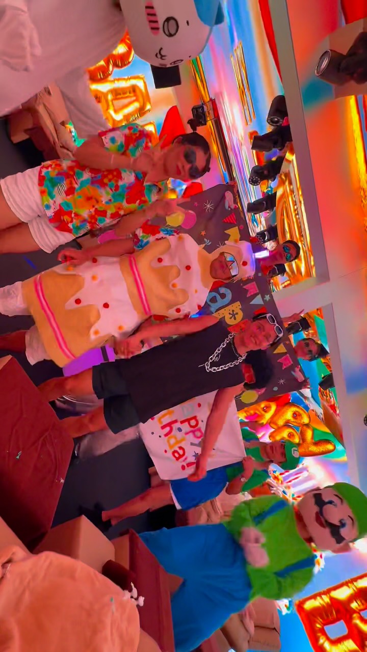 🎉 Birthday Surprise Available!
If you’d like to celebrate your special day at BRADBURY, please let us know when you book your reservation 💫

📍 Bradbury - Soi Sukhumvit 61
⏰ 12:00 – 0:00
#BRADBURY #massage #bangkoktrip #birthday #party #LEDmassage