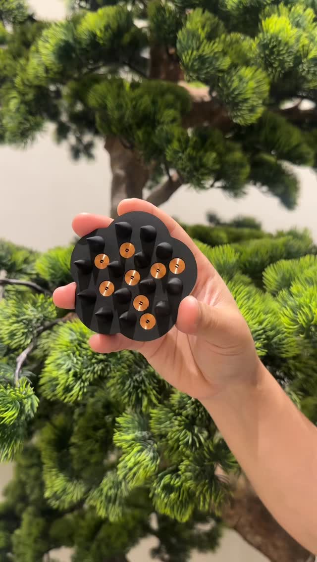 ✨นวัตกรรมแปรงสระผม “G-ZERO COIL”✨
ด้วยคลื่นไฟฟ้าอ่อนและเทคโนโลยีคอยล์พิเศษ ช่วยทำความสะอาดรูขุมขนลึก กระตุ้นการไหลเวียนโลหิต และบำรุงหนังศีรษะให้แข็งแรง เงางาม
เปลี่ยนสุขภาพผมและหนังศีรษะของคุณได้แล้ววันนี้! 💆‍♂️🌟

✨Discover the Power of “G-ZERO COIL”✨
With microcurrent & advanced coil technology, deeply cleanse clogged pores, boost circulation, and revitalize your scalp for stronger, shinier hair.
Transform your hair & scalp health — try it now! 💆‍♀️⚡️

革新のシャンプーブラシ「G-ZERO COIL」✨
微弱電流 × 特殊コイルで毛穴の奥までクレンジング。血行促進で頭皮環境を整え、髪にハリと艶を与えます。
頭皮から美しさを変える体験を、ぜひ今すぐ体感してください。💆‍♂️💫

#HeadOnsen #頭の湯治 #UniqueSpa
#HeadSpa #ScalpCare #HairWellness #LuxuryCare #HealthyScalp #ShinyHair
#สปาศีรษะ #แปรงสระผม #ดูแลหนังศีรษะ #ผมสวยสุขภาพดี
#ヘッドスパ #シャンプーブラシ #頭皮ケア #美髪 #育毛 #GZeroCoil