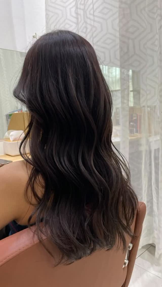 Color / By pla🐳
🇯🇵 รูปแบบและการบริการในแบบชิโระซาลอนญี่ปุ่นของเรา เน้นให้ความสำคัญกับลูกค้าในการให้คำปรึกษาและแนะนำก่อนให้บริการลูกค้าทุกท่านเป็นอันดับต้นๆเสมอ ทั้งเรื่องของการวิเคราะห์จากช่าง เช่น เส้นผม รูปหน้า undertone , Personal color และความต้องการของลูกค้า เพื่อให้ได้ผลลัพธ์ที่ดีที่สุด และตรงตามความต้องการของลูกค้าทุกท่านให

🎨Shiro Color Lounge🎨
🎋: Japanese style hair salon

 •ถนนสุขุมวิท39 (พร้อมพงษ์)ซอยพร้อมศรี1
 •BTS พร้อมพงษ์

ติดต่อจองคิวหรือสอบถามเพิ่มเติมได้ที่ 
Line ID add : @945btvcx
Tel : 090-952-3420 
.
.
.

#ช่างทำสี #ฟอกสีผม #ทรีตเมนท์ #บาลายาจ #ไฮไลต์ #สุขุมวิทซาลอน #กรุงเทพซาลอน #ผมสวย #สีผมแฟชั่น #ผม #สุขุมวิท #ผมลื่นเงางาม #ผมสุขภาพดี #ทำผม #ผมดูดี #ทำสีผม #ร้านทำผม #ซาลอน #ร้านเสริมสวย #ร้านทำสีผม #ช่างทำผม #バンコク #タイ #バンコク在住 #バンコク生活 #バンコク美容#バンコク駐在妻 #バンコク美容室#パーソナルカラー#personalcolor