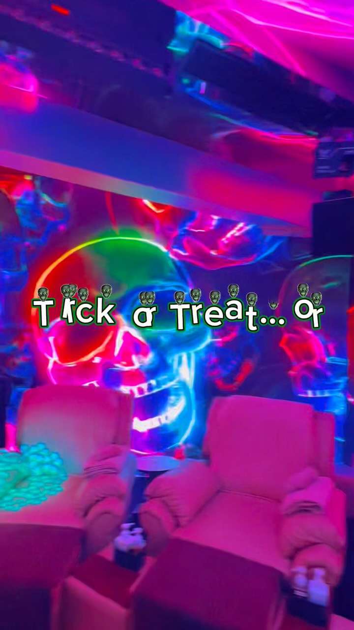 🎃 Trick or Treat… or Massage? 💆‍♀️
Step into a world of lights, beats, and spooky vibes 👻
Experience Halloween like never before — only at BRADBURY.

📍 Bradbury - Soi Sukhumvit 61
⏰ 12:00 – 0:00
#BRADBURY #massage #HalloweenBangkok #BangkokTrip #LEDmassage #映えスポット #InstaWorthy