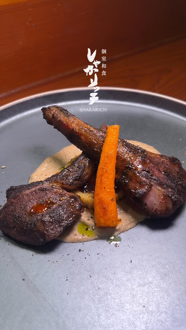 Must Try🥢

🔥 ラムチョップの炭火焼き ステーキ シャンピニオンソース 🔥
香ばしく炭火で焼き上げたラムチョップは、ジューシーで柔らかく、ラム本来の豊かな旨味が口いっぱいに広がります。
きのこの風味豊かなシャンピニオンソースが、肉の旨味をさらに引き立てる贅沢な一皿です。
噛むたびに感じる炭火の香りと深い味わいを、ぜひお楽しみください。

🔥 Charcoal-Grilled Lamb Chops with Mushroom Sauce 🔥
Savor the tender, juicy flavor of our lamb chops, grilled over charcoal to bring out a rich, smoky aroma.
The savory mushroom sauce perfectly complements the natural juiciness of the meat, creating a luxurious and flavorful dish.
Enjoy the deep taste and warmth of every bite!

*-*-*-*-*-*-*-*-*-*-*-*-*-*-*-*-
📝Bokking Via Line
＠shakarich
*-*-*-*-*-*-*-*-*-*-*-*-*-*-*-*-

🍴SHAKARICH
📍Thonglor Soi 14
🕚11:00-late
📞02-045-4032
🚪12 Private Rooms
(From 2P up to 22P)
🅿️Thonglor13 Home Place

📱097-053-9928
(Japanese)

#しゃかリッチ#ラムチョップ #炭火焼き #ステーキ #シャンピニオンソース #和食 #肉料理 #グルメ #秋の味覚 #AutumnFlavors #shakarich#CharcoalGrilled #LambChops #MushroomSauce #JapaneseCuisine #Foodie #TasteOfAutumn