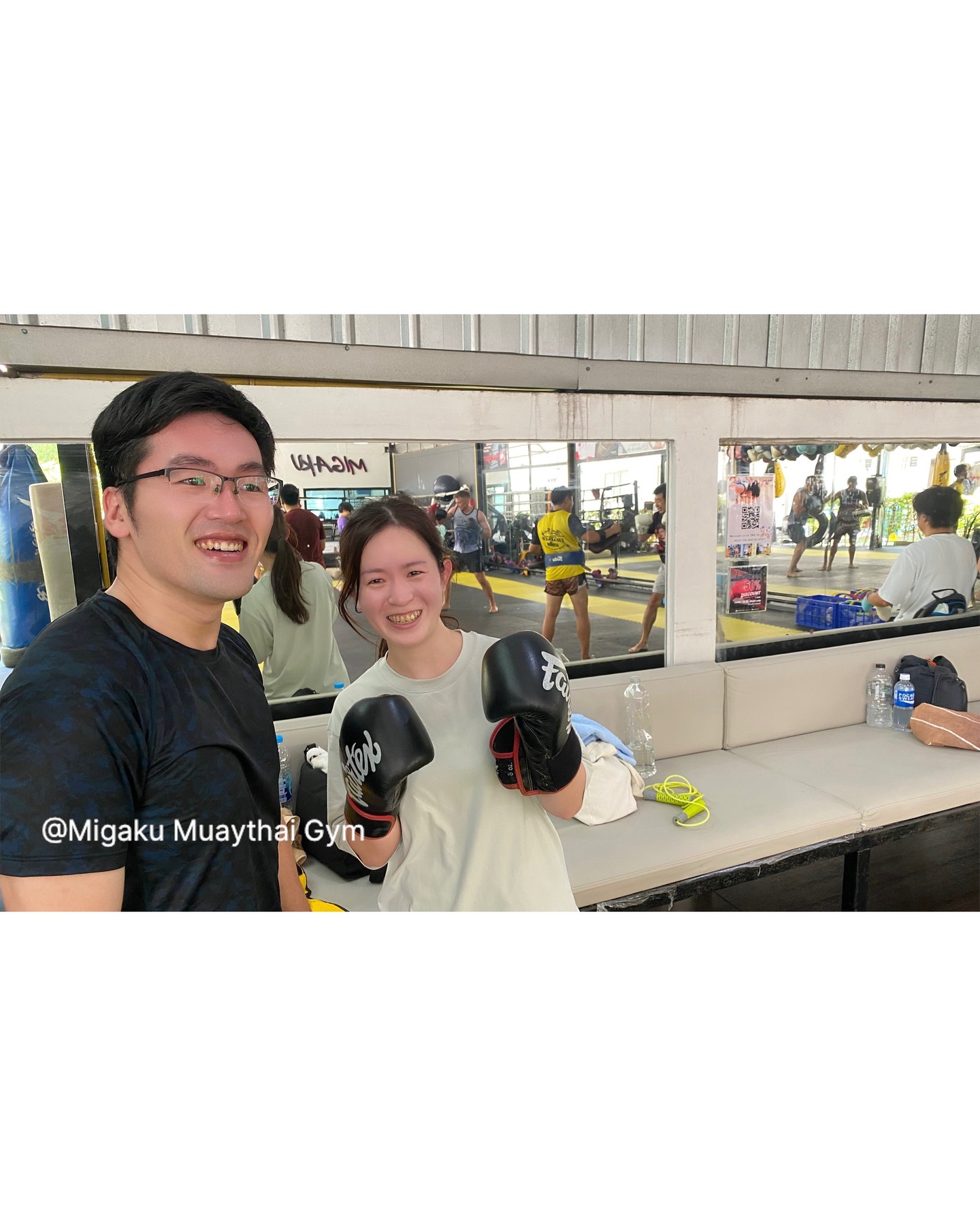 🇹🇭สวัสดีครับ 🇹🇭
🇯🇵さわっでぃくらっぷ🇯🇵
※日本語は下にあります
🇬🇧Sawaddee Krub🇺🇸
※Scroll down for English

วันนี้เป็นวันหยุดราชการของประเทศไทย! 🇹🇭✨
ทุกคน เช้านี้เรามาออกกำลังกายให้เหงื่อออก แล้วมาสนุกกันต่อนะครับ😍 🍚🍺 🌞💪
คู่สามีภรรยาวาตานาเบะก็มาเยี่ยมพวกเราวันนี้ด้วย! พวกเขาได้ยินเรื่องราวเกี่ยวกับพวกเราและมาที่มิงาคุ! ขอบคุณมากๆ ครับ! 🙏💖

ออกกำลังกายอย่างหนักที่มิงาคุยิม เผาผลาญแคลอรี่ไปเยอะมาก และเพลิดเพลินกับเบียร์ 🍺 และอาหาร 🍛 แสนอร่อยในตอนเย็น! ถึงแม้ว่าจะไม่ได้แคลอรี่เลย แต่คุณก็ยังคงเพิ่มมวลกล้ามเนื้อได้ ดังนั้นถ้าคุณทำอย่างต่อเนื่อง คุณจะผอมลงอย่างแน่นอน! 🏋️‍♂️✨

⏰can book group lesson⏰
9;00、10:30、14:00、15:30、17:30、19:00、20:30
⏰can book private lesson⏰
9:00 to 20::30

การออกกำลังกายที่ Migaku Gym คือการผสมผสานที่ลงตัวที่สุดสำหรับการเพลิดเพลินกับอาหารอร่อยๆ และเบียร์! 🎉 กลับมาออกกำลังกายกันใหม่คราวหน้านะครับ! ✨

今日はタイの祝日！🇹🇭✨ 
皆さん、朝から全力で汗を流して、その後の😍お楽しみ🍚🍺も満喫しましょう🌞💪 
今日はWatanabe夫妻も来てくれました！なんと、噂を聞きつけてMigakuに来てくれたんです！ありがとうござまぁっす！🙏💖

Migakuジムでしっかり運動して、いっぱいカロリーを消費して、夜はおいしいビール🍺やご飯🍛を思いっきり楽しんじゃいましょう！ただし、プラスマイナス0のカロリーでも筋肉量は増えていくので、継続すれば間違いなくスリムに！🏋️‍♂️✨

美味しいご飯やビールを楽しむためにも、Migakuジムでのワークアウトは最強コンボ！🎉 次に来た時も楽しく運動しよう！✨


Today is a public holiday in Thailand! 🇹🇭✨
Everyone, let’s sweat it out from the morning and fully enjoy the fun part 😍🍚🍺 afterwards! 🌞💪
Today, the Watanabe couple also came to visit! They heard the rumors and came to Migaku! Thank you sooo much! 🙏💖

Get a good workout at Migaku Gym, burn off those calories, and enjoy some delicious beer 🍺 and food 🍛 at night! Even if your calories break even, your muscles will keep growing — so if you keep it up, you’ll definitely get slimmer! 🏋️‍♂️✨

Working out at Migaku Gym is the perfect combo for enjoying great food and beer! 🎉
Let’s have fun again next time too! ✨


#ムエタイ
#ダイエット
#エクササイズ
#初心者
#มวยไทย
#มวยไทยฟิตเนส
#ฟิตเนส
#เรียนมวยไทย
#ออกกำลังกาย
#MuayThaiTraining
#sukhumvitgym