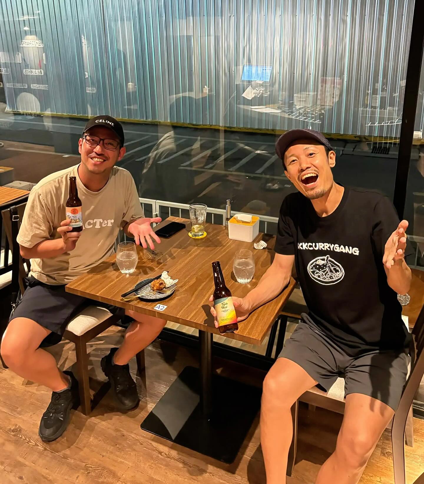 🍻
📣 มื้อกลางวัน ซุปพาสต้าได้รับความนิยมเกินคาด!
ขอบคุณทุกท่านมากครับ ที่แวะมาทานซุปพาสต้าในช่วงกลางวันกันเยอะมาก🔥
ลูกค้ามากกว่าที่คาดไว้ ทำให้บางครั้งอาจต้องรออาหารสักหน่อย แต่เราจะพัฒนาการบริการให้รวดเร็วและดีขึ้นทุกวันครับ🙏🍝

ส่วนช่วงเย็น ลูกค้าส่วนใหญ่สั่งพิซซ่าและซุปพาสต้าเยอะมากครับ🍕✨
ตอนกลางคืนเรามีแผนจะเปิดเป็นบาร์อิซากายะ แต่เราจะปรับเมนูให้ตอบโจทย์ความต้องการของลูกค้าอย่างยืดหยุ่นครับ😊

Lunch 11:30-15:00(14:30) only Soup Pasta 🇯🇵
Dinner 17:30-22:00(21:30) 
Holiday Monday

写真はバンコク飲食の最重要人物ご来店！！
僕も飲食人としてもっと上を目指していきます🔥

#トンロールンバ #トンロー #スープパスタ #🇹🇭
#Thonglor #Thonglor13 #SoupPasta #PastaLove