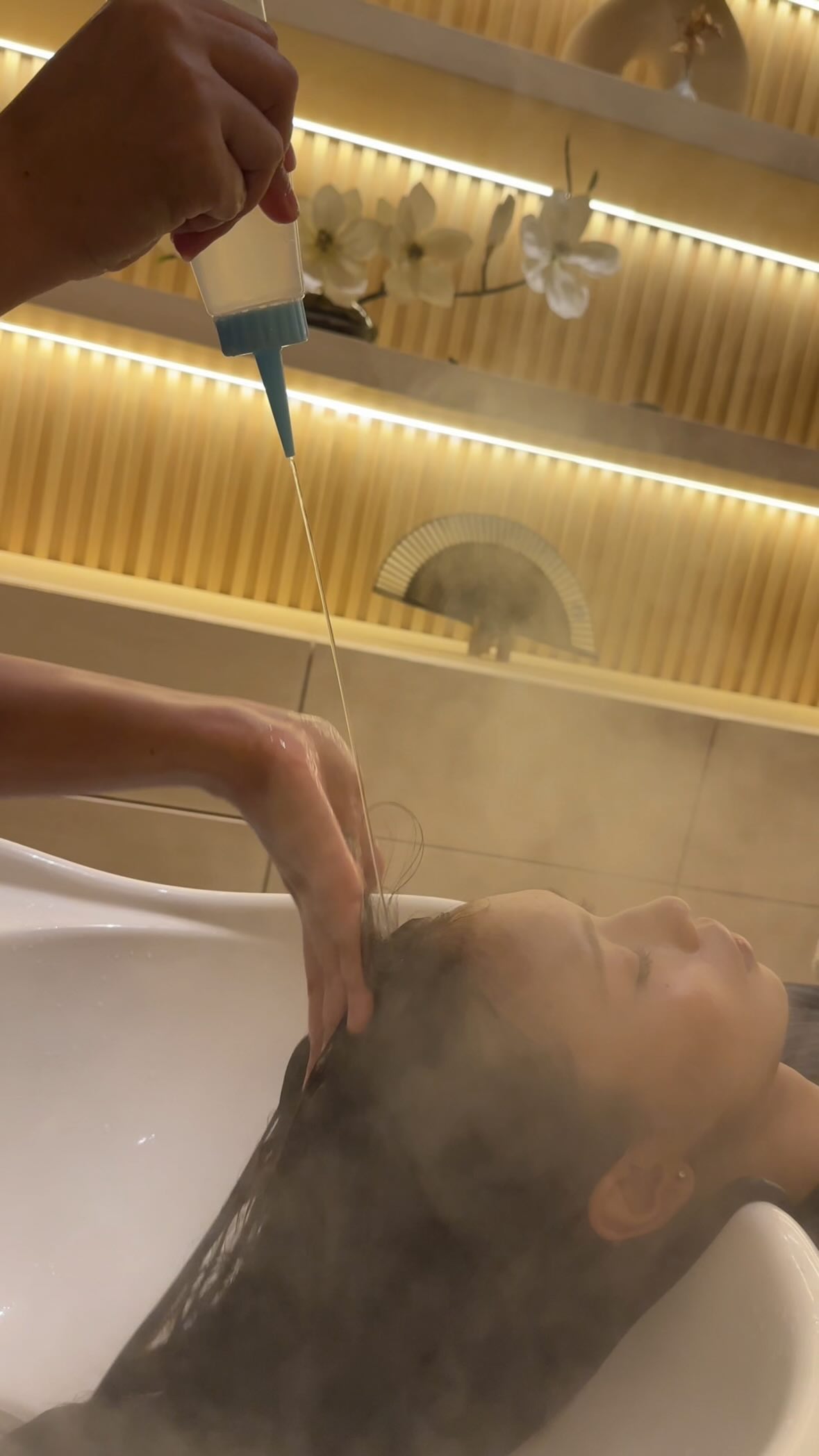 🫧🎨ONSEN HAIR COLOR
การทำสีผมที่ Head Onsen ไม่เหมือนที่อื่น
สีผมที่เงางาม ไม่ทำร้ายเส้นผม และคงความนุ่มลื่น
เมื่อทำร่วมกับเฮดสปา คุณจะได้ทั้งความผ่อนคลายและความสวยงามในเวลาเดียวกัน
เพียงสัมผัสเส้นผมหลังทำเสร็จ คุณจะรู้ถึงความแตกต่าง
ค้นพบสีผมสุขภาพดีที่เหมาะกับคุณที่สุด

🫧🎨ONSEN HAIR COLOR
Hair coloring at Head Onsen is unlike anywhere else.
Damage-free, radiant, and silky smooth results.
Paired with a head spa, you’ll be healed while becoming more beautiful.
The moment you touch your finished hair, you’ll feel the difference.
Discover the healthy, radiant hair color that suits you best.

🫧🎨ONSEN HAIR COLOR
ヘッドオンセンのヘアカラーは、他のお店とは一味違う。
髪を傷めず、艶やかに仕上がるダメージレスカラー。
さらにヘッドスパとの組み合わせで、癒されながら美しく。
仕上がった髪に触れた瞬間、その違いを感じてください。
あなたに似合う“ヘルシーな髪色”を手に入れましょう。

#HeadOnsen #頭の湯治
#OnsenHairColor #HeadOnsenBangkok #HealthyHairColor #ShinyHair #SilkyHair
#ダメージレスカラー #艶髪 #ヘッドスパ体験 #美と癒し
#ヘアカラー #バンコク美容 #BangkokBeauty #HairTransformation