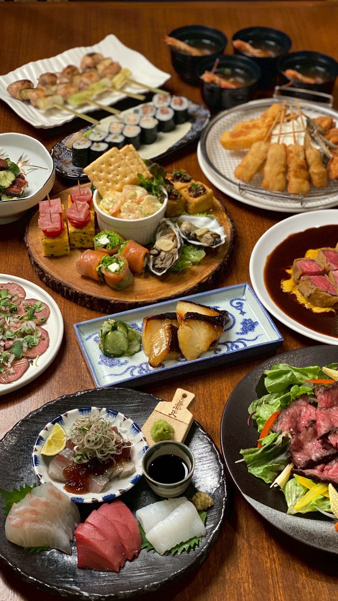 忘新年会、
隠れ家を味わい尽くす''極み''1500CASH込み込み飲み放題コースは4名さまからご利用いただけます。もちろん個室‼️

お馴染みヒューガルデンビールで乾杯！
和牛に寿司、イベリコ豚に焼き魚、
牡蠣に海老に牛タン本マグロ、鰻まで堪能できます！

#レストラン　
#ร้านอาหาร
#居酒屋
#restaurants
#izakaya
#ランチ
#shizuku
#隠れ家
#隠れ家 雫
#日本食
#คาคุเระงะ ชิซุกุ  #ร้านอาหารญี่ปุ่น
#ร้านอาหารญี่ปุ่น สุขุมวิท 24
#kakurega shizuku
#lunch
#焼き鳥
#雫
#japanese