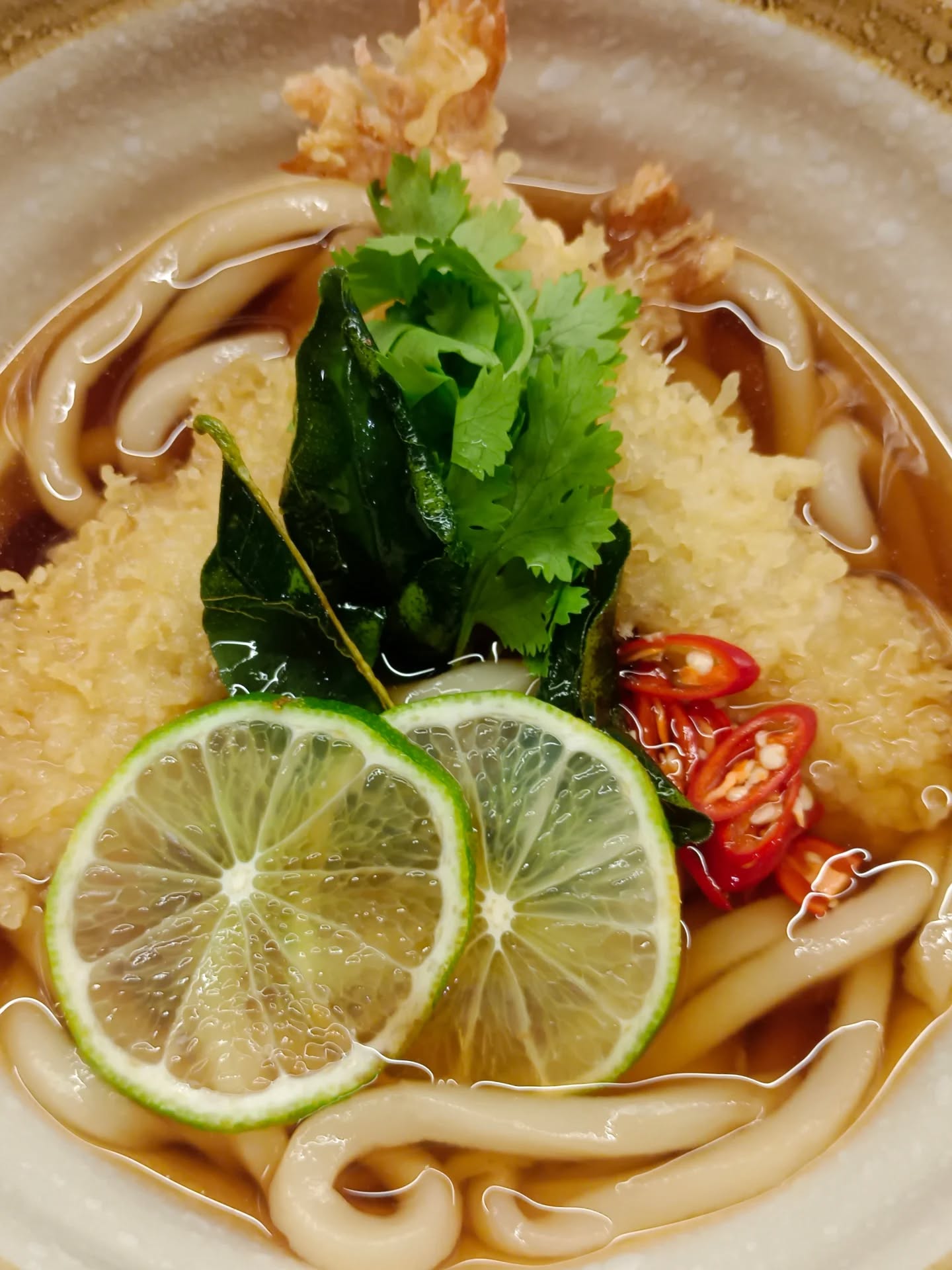 อุด้งต้มยำ 🌶️ เส้นเหนียวนุ่ม น้ำซุปหอมมะกรูด มะนาวมากกกกกค้าาาาาาา 🍋😍🤤
📍 En Khonkaen
🕐 Tue-Sun 11.30-14.30 , 17.00-23.00
☎️ 0814231527
🚗 เข้าซอยศรีมารัตน์ 26 เลี้ยวซ้ายหลังมินิบิ๊กซี