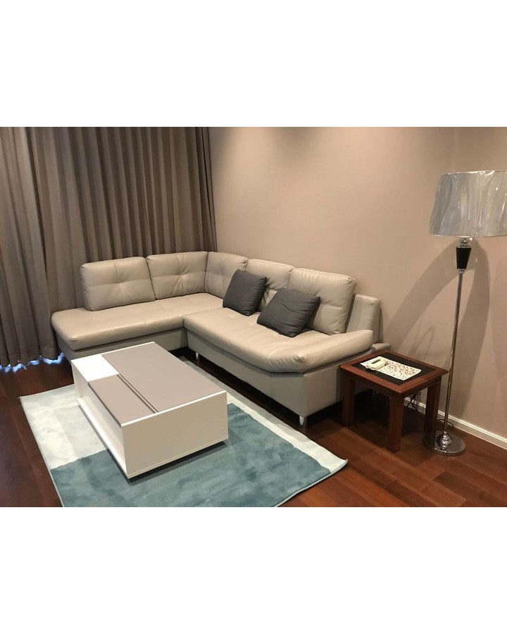 スクンビット39に位置する高級物件「Diplomat 39」で、2ベッドルームのお部屋に空きが出ました！✨このお部屋は76㎡の広さがあり、家賃は85,000バーツとなっています。内装は洗練された高級感が漂い、まるでホテルに滞在しているかのようなデザインです。🏢ファッショナブルでエレガントな雰囲気を楽しみたい方にとって、まさに理想的な住まいです。ベッドルームは快適な空間を提供し、リビングルームはゲストを招くのにぴったり。🛋️✨立地も便利で、多くのレストランやショッピング施設が近くにあり、充実した生活が待っています。ご興味のある方は、ぜひ一度ご見学ください。お部屋がなくなる前に、ぜひこの機会をお見逃しなく！📞

#Sukhumvit39
#LuxuryLiving
#Diplomat39
#2Bedroom
#BangkokLiving
#BangkokProperty
#ExpatLife
#ラグジュアリーライフ
#高級物件
#ホテルライク
#快適な暮らし
#都会の暮らし
#バンコク不動産
#モダンなデザイン
#優雅な生活
#ベストロケーション
#シティライフ
#新生活
#理想の住まい
#充実した生活
#インテリアデザイン
#居心地の良さ
#見学予約
#好立地
#バンコク物件
#理想的な住まい
#お試しください
#人気物件
#お急ぎください
#紅樹株式会社