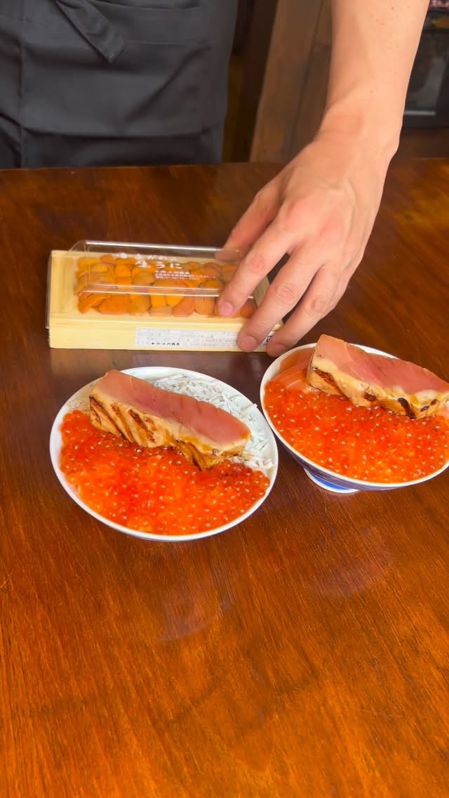 🔥✨**โปรโมชันสุดพิเศษประจำสุดสัปดาห์นี้!**✨🔥

🍣 ข้าวหน้าชิราสึอิคุระ พร้อมปลาทูน่ามากุโระส่วนชูโทโร่ย่างถ่าน 🍚
ชูโทโร่ย่างหอม ๆ วางบนข้าวญี่ปุ่นร้อน ๆ เสิร์ฟพร้อมอิคุระและชิราสึ แสนอร่อย!

💰ปกติ 499B → พิเศษเพียง 399B!

เพิ่มความหรูหรา ✨
🧡 เพิ่มท็อปปิ้งอูนิ (ไข่หอยเม่น) ราคา 749B

📅 โปรโมชันวันที่ 1 (วันเสาร์) และ 2 (วันอาทิตย์) พฤศจิกายน เท่านั้น!
🕓 สั่งได้ทั้งช่วงกลางวันและช่วงเย็น

📞 สำรองที่นั่งได้ที่ → 080-783-9915

#hokkaido
#uni
#seaurchin
#oyster