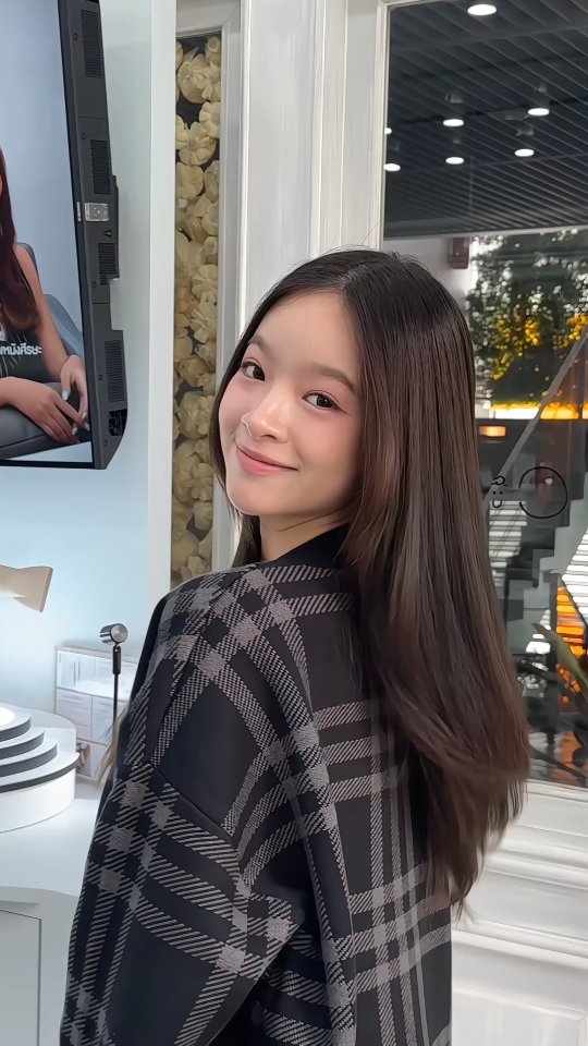 Hydrogen Esthetic 4,300 บาท
(รวมตัดผม)

• บำรุงล้ำลึกถึงแกนผม: เติมความชุ่มชื้นและสารอาหารให้เส้นผมอย่างเต็มที่จากภายใน ลดปัญหาผมแห้งเสีย ฟู
• กู้ชีพผมทำสี: ช่วยฟื้นฟูโครงสร้างผมที่อ่อนแอจากการทำเคมี ล็อคเม็ดสีให้สดชัด ติดทนนาน
• พิสูจน์ผลลัพธ์ตั้งแต่ครั้งแรกที่ทำ คุณจะสัมผัสได้ถึงผมที่นุ่มสลวย เงางามเป็นประกาย และแข็งแรงขึ้นอย่างเห็นได้ชัด

💬 Book Via Line or Dm

#bangkok#thonglor#bangkokhairsalon#ผม#เกาหลี#ญี่ปุ่น#ม้วนผม#ร้านเสริมสวย#ดัดผม#เสริมสวย#ทรงผม#สไตล์เกาหลี#สไตล์ญี่ปุ่น#hairesthetic#organic #バンコク美容師  #fypシ❤️💞❤️