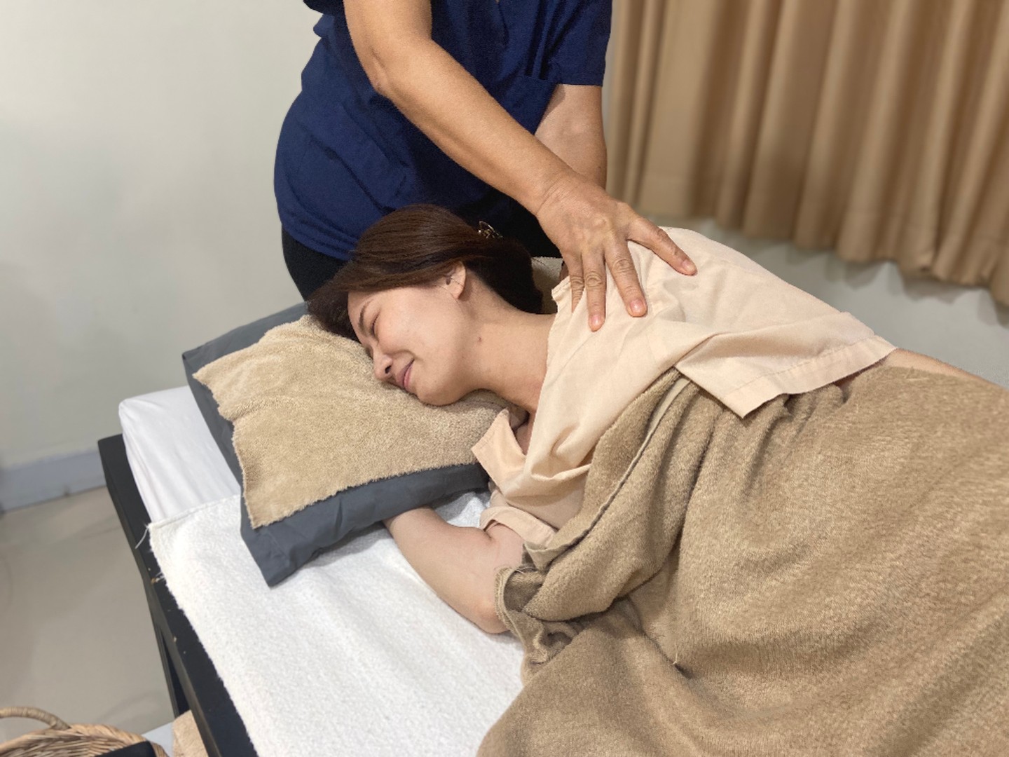 BEAR HUG MASSAGE &amp; SPA