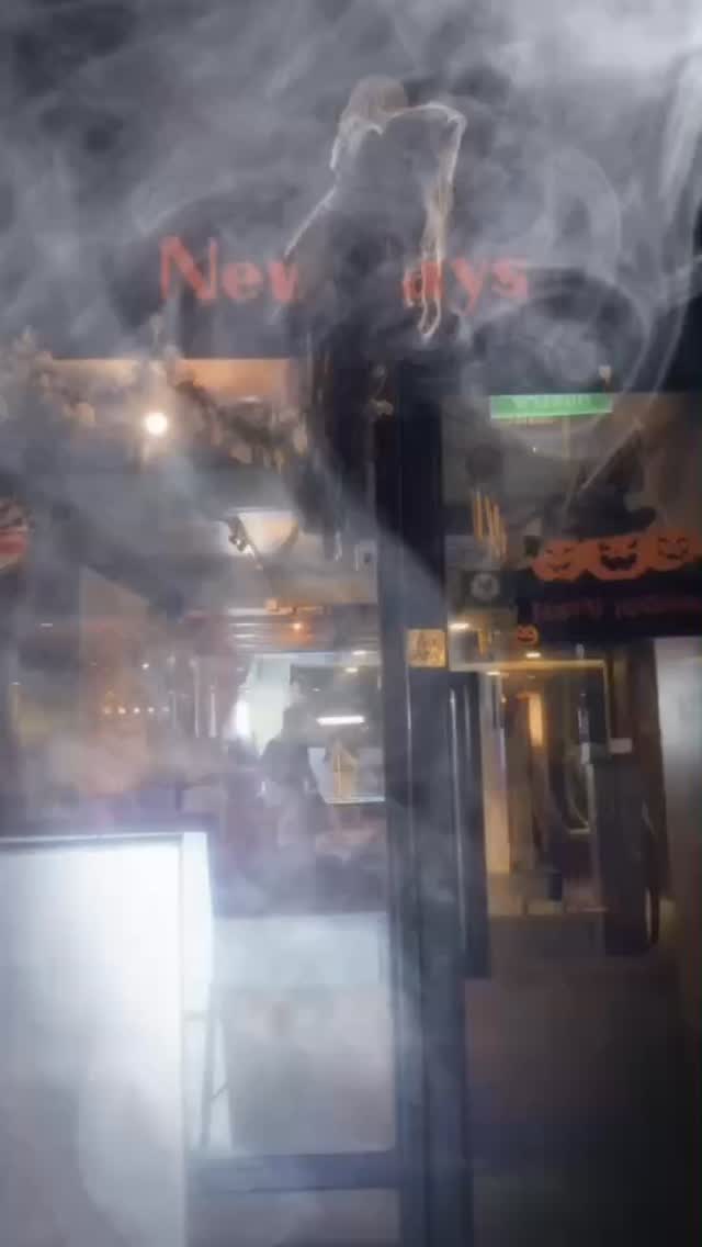 🕯️金曜の夜、Newdaysでやさしい時間を。

週末の始まりは、少し落ち着いた場所で。
バンコク・プロンポンのバー Newdaysでは、
ダーツ🎯やビリヤード🎱、お酒を楽しみながら
静かに過ごせる夜をご用意しています。

慌ただしい一週間の終わりに、
やさしい灯りの中で心をほどく夜を🍸

📍プロンポン駅から徒歩約6分（Sukhumvit 41–43の間）

🕯️ Friday night at Newdays — gentle lights, easy smiles

As the weekend begins in Bangkok,
Newdays in Phrom Phong welcomes you
to spend the night with calm music, good drinks, darts, and billiards.

No rush, no noise — just warm lights, friendly faces,
and a peaceful start to the weekend🍸

📍Phrom Phong (about a 6-minute walk, between Sukhumvit 41–43)

#Newdays
#バンコク
#ニューデイズ
#プロンポン
#Pool
#フェニックス
#phoenixdarts
#日本語OK
#Englishfriendly
#ダーツバー
#ビリヤードバー
#poolbar
#dartsbar
#BangkokWeekend
#BangkokVibes