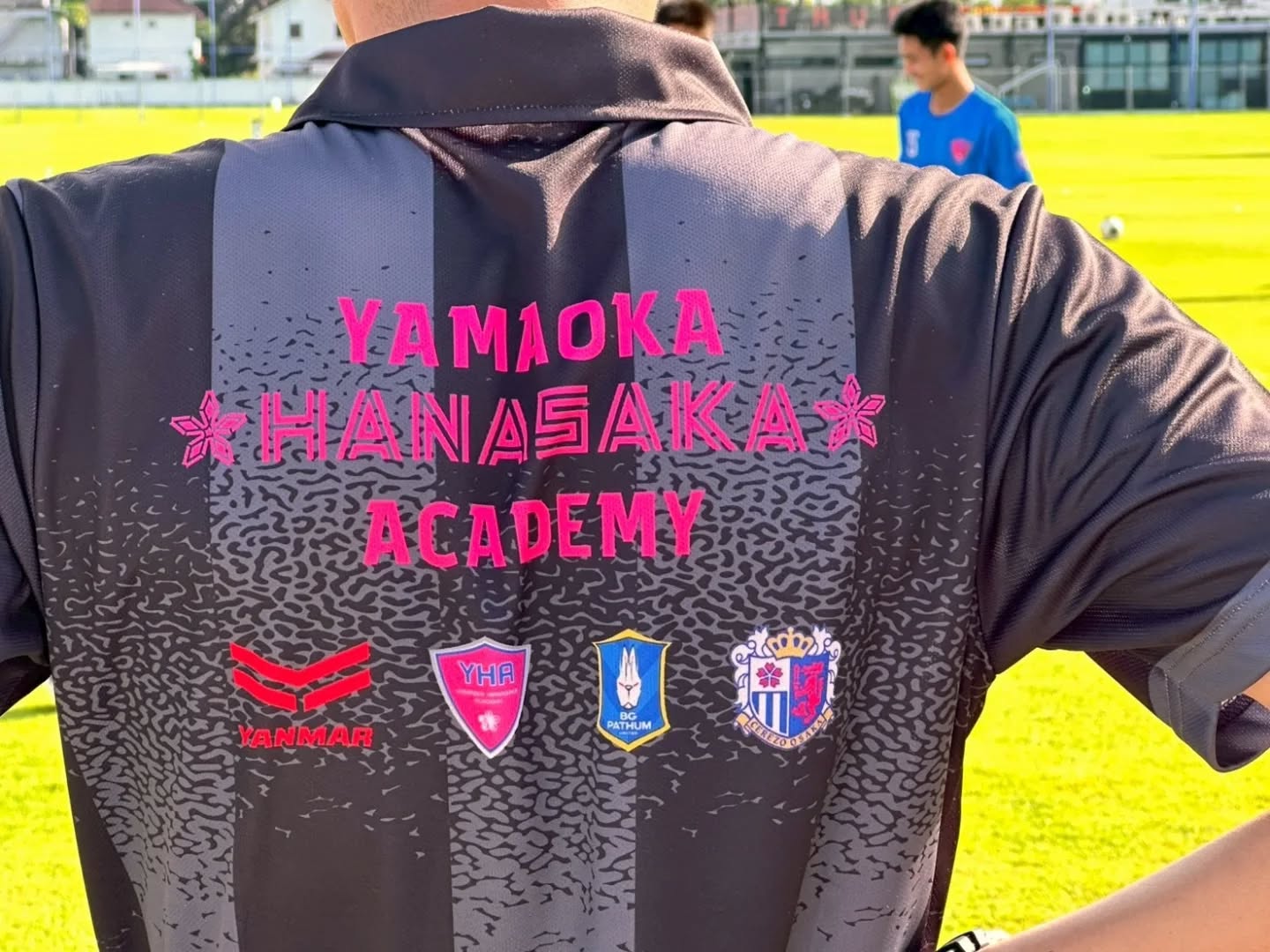 【YHA Academy🇯🇵🌸🇹🇭】

10/23~10/26に3泊4日でYHA AcademyのTRキャンプをYHAで行いました。⁡⁡

42名中30名参加。
4日間、5回のTRセッションと1回のTR Game、3回の映像分析フィードバッグ、試合観戦。
梶野アカデミーサブダイレクター、朴、山田のセレッソ大阪スタッフが中心になりTR構築し実施しました。

過去4回キャンプからの積み重ねを追求し、非常に成果が多いキャンプになりました。
しっかり指導してあげるとたくさん伸びます。

最終日のTR game
0-0
0-0
1-0
 
良い選手、圧倒的な選手になれるよう、
セレッソ大阪、BGPU、ヤンマー、山岡育英会が力を合わせ、サポートしていきます。

#セレッソ大阪 #セレッソ大阪バンコク校 #サッカー #タイ #バンコク #バンコク在住 #バンコク生活 #バンコク子育て #サッカースクール #初心者大歓迎 #海外サッカー #タイ駐在 #タイ生活 #thailand #bangkok #cerezo #cerezoosaka #followｍe #football #止める蹴る