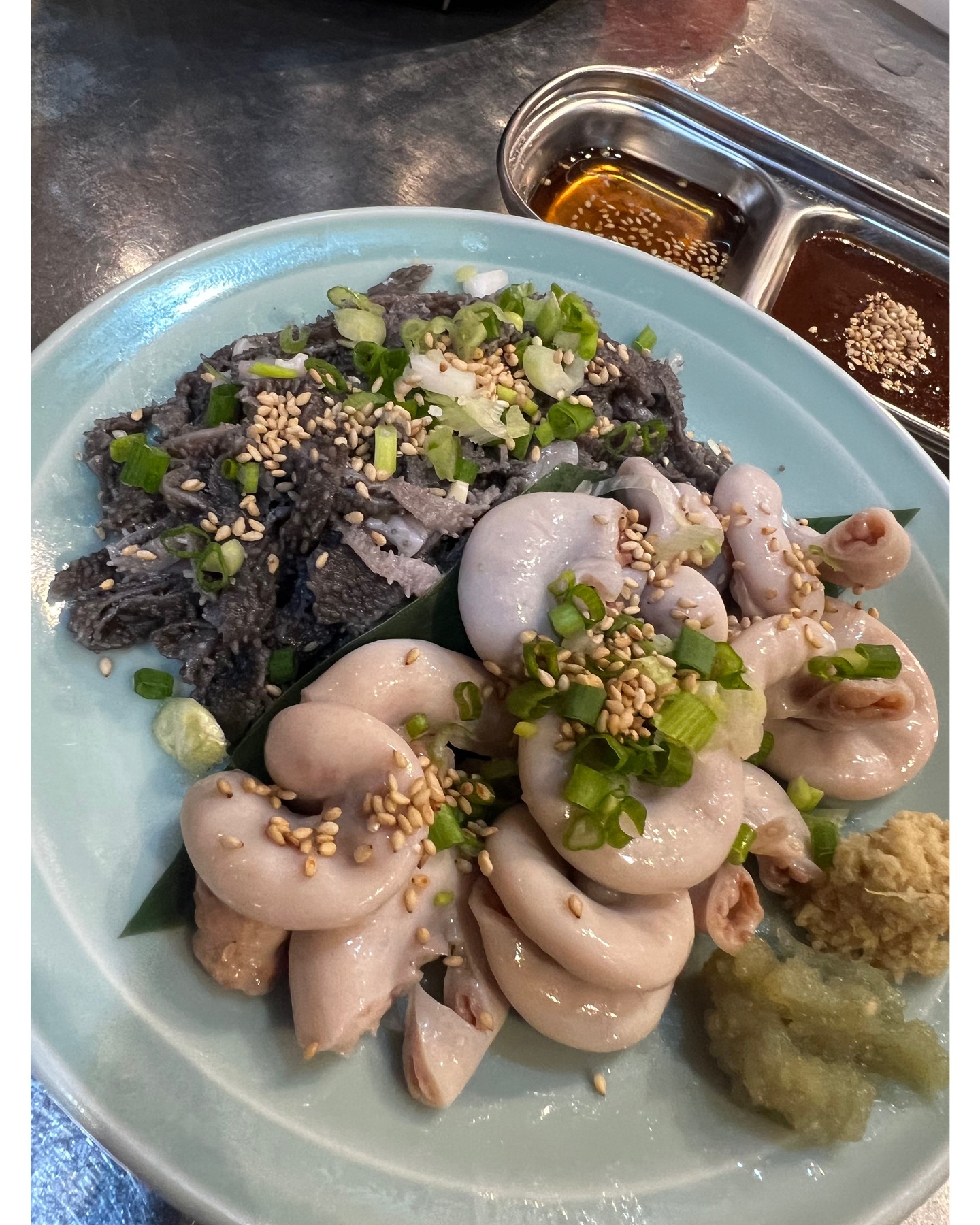 こんにちは、みんな🌟！今日はタイの美しいお祭り、ロイクラトンですね🎆。 皆さんお祭りの前に、美味しいものでパワーチャージしませんか？誰もが大満足間違いなしの新鮮なホルモン料理をご用意しています🍴✨。 

お腹いっぱいになった後は、ロイクラトンのお祭りを思いっきり楽しんでくださいね！皆さんのご来店を心よりお待ちしています💖。

สวัสดีทุกคน 🌟! วันนี้เป็นวันลอยกระทงที่สวยงามของไทย 🎆 เติมพลังด้วยอาหารอร่อยๆ ก่อนเริ่มเทศกาลกันดีกว่า เรามีเครื่องในสดๆ รับรองว่าถูกใจทุกคนแน่นอน 🍴✨

เมื่ออิ่มอร่อยแล้ว ก็ไปสนุกกับเทศกาลลอยกระทงให้เต็มที่! หวังว่าจะได้เจอทุกคนนะคะ 💖

#ロイクラトン
#ホルモン料理
#新鮮食材
#焼肉
#おいしい
#グルメ
#タイのお祭り
#ディナー
#おいしい食卓
#夜の楽しみ
#腹ごしらえ
#週末エンジョイ
#お祭り気分
#笑顔あふれる
#お待ちしています
#バリバリ亭
#オンヌット
#博多屋台