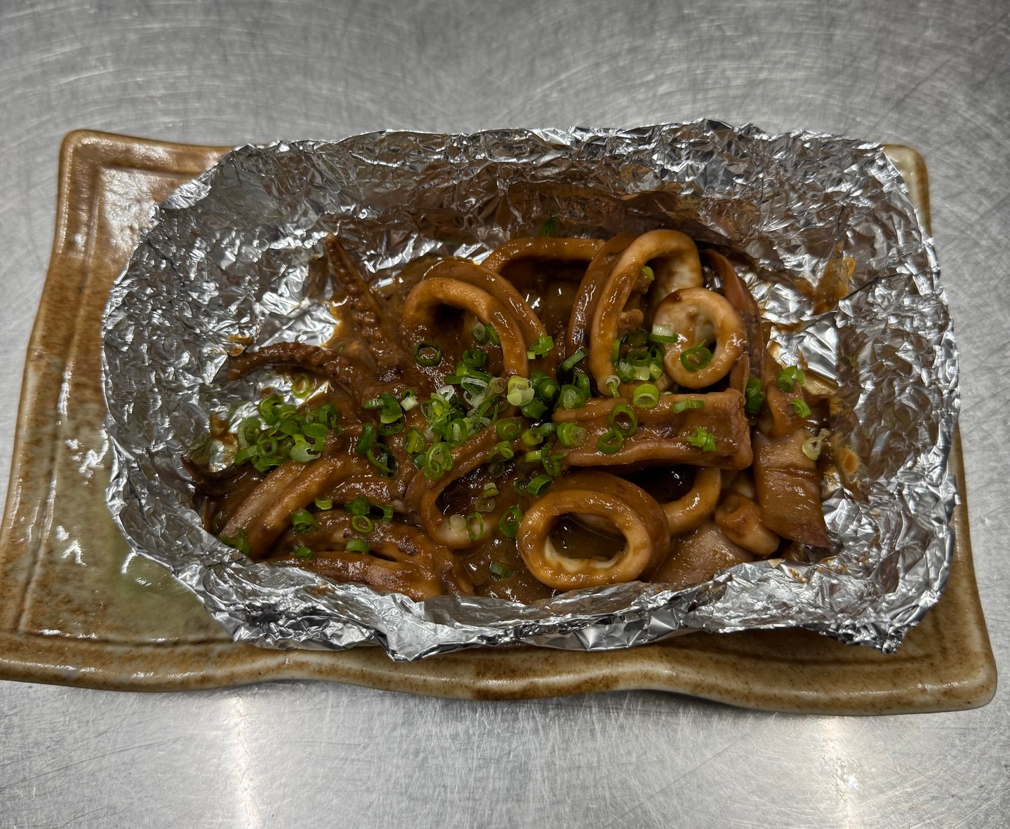 皆様、日々のご愛顧、誠にありがとうございます🌸本日は、新しい情熱を込めた料理をお勧めいたします。✨その名も「イカワタホイル焼き」🔥。新鮮なイカを丸々１匹使用し、ワタの香りがしっかり感じられ、一口食べるとやみつきになります！🍽️ ビールとの相性は言うまでもなく抜群で、最高の組み合わせをご堪能いただけます🍻。ぜひ、仕事帰りにお立ち寄りいただき、心地よいひとときを過ごしてくださいね😌。皆様のご来店を心よりお待ちしております！✨
☎️02-000-2600

ขอบคุณทุกท่านที่อุดหนุนกันมาตลอดนะคะ! 🌸 วันนี้เราขอแนะนำเมนูใหม่สุดแซ่บ ✨ ชื่อว่า "Grilled Squid Guts in Foil" 🔥 ทำจากปลาหมึกสดๆ ทั้งตัว กลิ่นหอมกรุ่นของไส้เข้มข้น อร่อยจนต้องติดใจตั้งแต่คำแรก! 🍽️ บอกเลยว่าเข้ากันได้ดีกับเบียร์ จึงเป็นเมนูที่ลงตัวที่สุด 🍻 แวะมาผ่อนคลายระหว่างทางกลับบ้านจากที่ทำงานกันนะคะ 😌 พบกันใหม่นะคะ! ✨
☎️02-000-2600

Thank you all for your continued patronage! 🌸 Today, we're introducing a new, passionate dish. ✨It's called "Grilled Squid Guts in Foil" 🔥. Made with a whole fresh squid, the aroma of the guts is intense and addictive after just one bite! 🍽️ It goes without saying that it pairs perfectly with beer, making it the perfect combination for you to enjoy. 🍻Please stop by on your way home from work and enjoy a relaxing time. 😌We look forward to seeing you! ✨
☎️02-000-2600

感谢各位一直以来的支持！🌸 今天，我们隆重推出一道全新美味佳肴✨名为“锡纸烤鱿鱼内脏”🔥。选用新鲜整只鱿鱼，内脏的香气浓郁，一口就能让你欲罢不能！🍽️ 搭配啤酒更是绝配，绝对是您享受美食的完美组合。🍻 下班回家路上，不妨来我们店里放松一下，享受片刻惬意。😌期待您的光临！✨

☎️02-000-2600

여러분, 매일의 애고, 정말로 감사합니다 🌸 오늘은 새로운 열정을 담은 요리를 추천합니다. ✨ 그 이름도 "이카와타 호일 구이"🔥. 신선한 오징어를 통째로 1마리 사용해, 와타의 향기가 제대로 느껴져 한입 먹으면 부드러워집니다! 🍽️ 맥주와의 궁합은 말할 필요도 없이 발군으로, 최고의 조합을 즐길 수 있습니다🍻. 꼭, 퇴근길에 들러 주셔, 기분 좋은 한때를 보내 주세요 😌. 여러분의 내점을 진심으로 기다리고 있습니다! ✨
☎️02-000-2600

#居酒屋新メニュー
#イカワタホイル焼き
#ビールとの相性抜群
#赤ワタの魅力
#イカ丸々一匹
#香ばしい
#ビール好き
#宴会にぴったり
#料理人のこだわり
#和んの美味しい時間