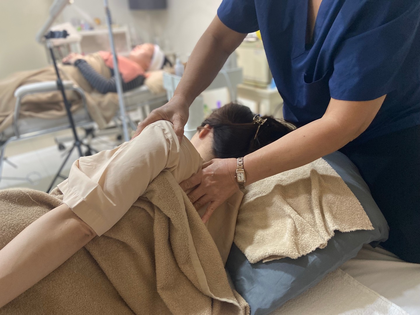 BEAR HUG MASSAGE &amp; SPA