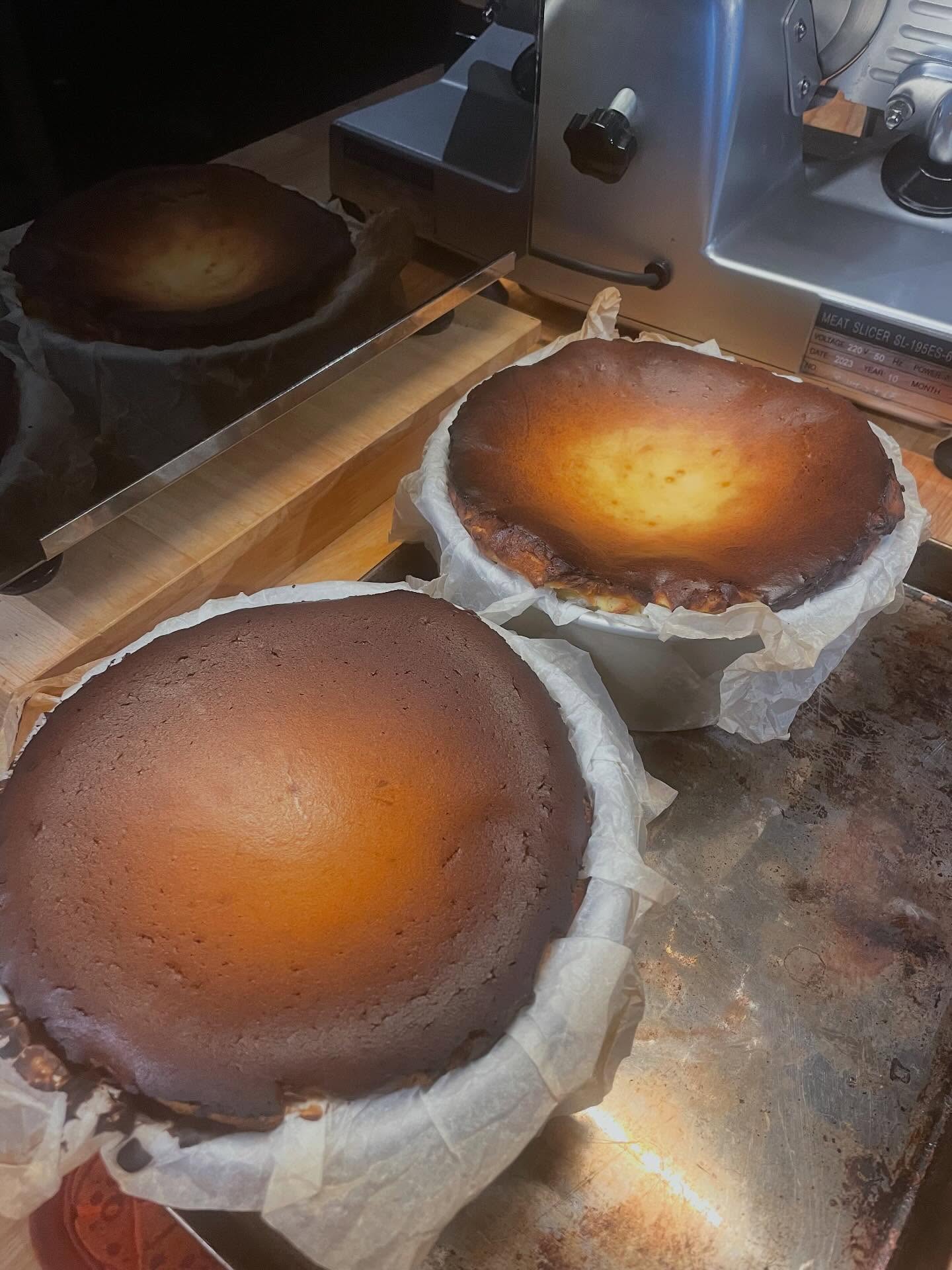 🍰New Arrival‼️
Caramel Basque Cheesecake✨

Rich and creamy cheesecake baked with caramel sauce inside — a perfect balance of sweetness and bitterness🤎

1 slice 200THB (+20THB)

#JAPOLOCO #BasqueCheesecake #CaramelCheesecake #DessertLover #BangkokCafe #BangkokEats #SweetTreats #CheesecakeLover #NewDessert #bangkokfoodie 

🍰新登場‼️
カラメルバスクチーズケーキ✨

生地にカラメルソースを混ぜ込み、香ばしく焼き上げました。
ほんのりビターで濃厚な味わい🤎

1カット 200THB（通常より＋20THB）

#ハポロコ #JAPOLOCO #バスクチーズケーキ #カラメルチーズケーキ #スイーツ #バンコクカフェ #デザート好き #チーズケーキ好き #今日のスイーツ #バンコクグルメ