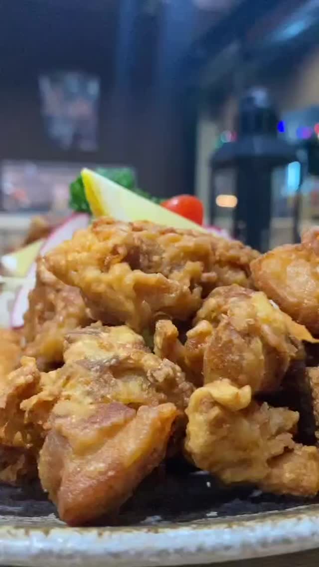 กลิ่นหอมลอยมาแต่ไกล แค่ได้ยินเสียง “กร๊วบ!” 
ก็รู้แล้วว่า... ถึงเวลา “ไก่คาราเกะ” ของจริงที่ร้าน กินซุย!
กรอบนอกนุ่มใน รสชาติเข้มข้นแบบญี่ปุ่นแท้ๆ กินเปล่าๆ ก็ฟิน จิ้มมายองก็ยิ่งละลาย 

ใครยังไม่เคยลอง ถือว่ายังไม่รู้ว่าความกรอบที่แท้จริงมันเป็นยังไง มาลองทานกันได้ที่กินซุย ใต้โรงแรม แอมบาสสิเดอร์ ชั้น 1
ร้านลับที่อยากให้คุณหาเจอ 

You can smell it before you even see it—the sizzling sound says it all.
It’s karaage time at Ginsui! Crispy on the outside, tender inside, and packed with authentic Japanese flavor. Perfect on its own or even better with a dip of creamy mayo.

If you haven’t tried it yet, you haven’t met real crispiness.
Find us at Ginsui, 1st floor of Ambassador Hotel, Sukhumvit.
A hidden gem waiting for you to discover.


#KaraageMagic
#JapaneseCuisine
#CrispyDelight
#SnackTimeJoy
#IrresistibleBites
#Ginsui
#กินซุย