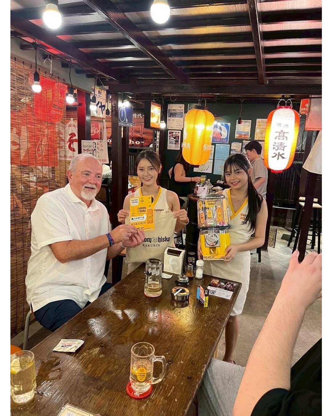 【โปรโมชัน Suntory Kaku】
โอกาสสุดท้ายสำหรับสายไฮบอล🔥
อย่าพลาดโปรดีๆ แบบนี้นะ🍻

🎯 ไฮบอล 3 แก้ว = หมุนกาชาปองได้ 1 ครั้ง
🎯 ไฮบอลแก้วใหญ่ 3 แก้ว = หมุนได้ 3 ครั้ง
🎯 ซื้อขวด 1 ขวด เลือกรับของรางวัลพิเศษได้เลย

💥ราคาพิเศษวันนี้เท่านั้น💥
ขวด 1700 → 1299฿
แก้วธรรมดา 170 → 120฿
แก้วใหญ่ 320 → 250฿

⏰ แฮปปี้อาวร์ 5pm–7pm ทุกวัน‼️
รีบมาดื่มดับร้อน เติมความสดชื่นก่อนใคร🍺

สุดสัปดาห์นี้มาดื่มด้วยกันที่ “ทองหล่อโยโกโช”
เปิดตั้งแต่ 11:30–23:30 
นั่งชิลได้ทั้งในร้าน นอกร้าน หรือพาน้องหมามาด้วยก็ได้🐾💕

##thongloryokocho  #thonglor #japaneseizakaya  #トン横 #トンロー横丁 #bangkoknightlife #居酒屋 #小酒館  #이자카야 #이자카야맛집