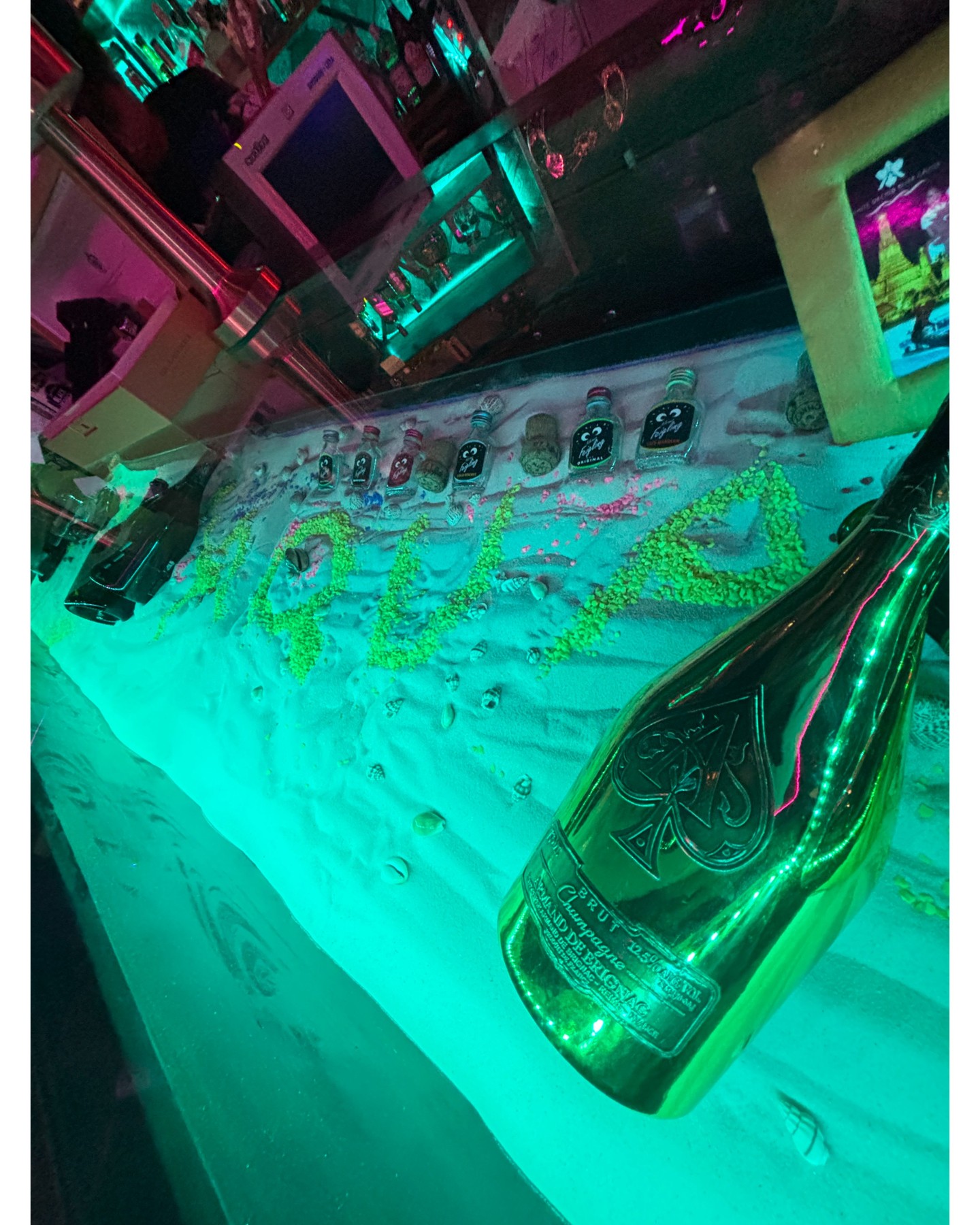 🌟こんばんは、皆さま！🌟お知らせです！明日から始まる9周年イベントを記念して、特別なお酒のプロモーションを実施します！🍷2本ご購入でお得にお楽しみいただけます。この機会にぜひ、私たちのダーツバーに足をお運びください。🎯

団体様でのご利用にもおすすめです！ダーツで腕を試し、ビリヤードでリラックス、そしてカラオケで盛り上がりませんか？🎤🎱皆さまに最高のひと時をご提供できるよう、スタッフ一同心よりお待ちしております。

このスペシャルイベントにお友達やご家族、大切な方々と一緒に参加して、楽しい夜をお過ごしください。✨お見逃しのないよう、ぜひ計画を立ててくださいね！

🌟Good evening, everyone! 🌟We have an announcement! To celebrate our 9th anniversary event starting tomorrow, we're running a special alcohol promotion! 🍷Get a discount when you buy two bottles. Don't miss this opportunity to visit our darts bar! 🎯

We also recommend this bar for groups! Test your skills with darts, relax with a game of billiards, and have some fun with karaoke! 🎤🎱Our staff is looking forward to providing you with the best experience possible.

Bring your friends, family, and loved ones to this special event and have a great night. ✨Make sure you plan ahead so you don't miss out!

#ダーツバー
#アクア23
#ビリヤード
#カラオケ
#団体様
#バンコクバー