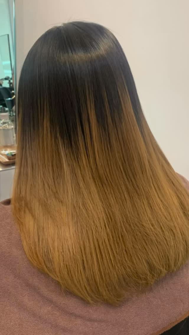 ทำไม⁉️ ADOR ถึงมีลูกค้ามายืดผมเยอะ

💁🏼‍♀️ ส่วนใหญ่ลูกค้าบอกต่อ แนะนำมาแบบเพื่อนบอกเพื่อน ทำให้เรามีฐานลูกค้าประจำเยอะมาก ใกล้ไกล ต่างจังหวัด รวมไปถึงต่างประเทศ🫶🏻

#ยืดผมธรรมชาติ คือ งานถนัดของเรา😊
🖇 ประสบการณ์ช่างมากกว่า 10 ปี จะมีความชินในการเลือกใช้ผลิตภัณฑ์น้ำยาให้เหมาะกับสภาพผม ละเอียด  ทุกขั้นตอน อย่างประณีต
🖇 ใช้เวลาในการยืดผมประมาณ 3 ชม. 
🖇 เว้นสระผมแค่ 1 วัน

#ผลลัพธ์ที่ได้จากการยืดผม 👉🏻 ยืดแล้วตรงเป็นธรรมชาติ ไม่ทื่อ พริ้ว เงา ผมนุ่มสวย สุขภาพดีกว่าเดิม👏🏻

🅑🅞🅞🅚🅘🅝🅖 จองคิว.!!
ติดต่อสอบถามโปรโมชั่นได้ที่
---------------------------------------

Hair Atelier ADOR - แฮร์ อเทลเลอร์ อดอร์ 
🧡  𝐓𝐄𝐋: 02-108-9977, 084-044-8900
💚 𝐋𝐈𝐍𝐄 𝐎𝐀: @hairatelierador
📍ทองหล่อ Noble Ora Condo ชั้น 1 
การเดินทาง: 🚝BTS ทองหล่อ/ 🚙 มีที่จอดรถสะดวก
---------------------------------------

#HairAtelierADOR  #HairSalon
#ร้านทำผม #ร้านทำผมทองหล่อ
#ร้านทำผมสไตล์ญี่ปุ่น
#ยืดผมถาวร #rebondinghair #Straightperm
#straightinghair 
#バンコク美容室
#バンコクヘアサロン
#バンコクスクンビット
#ヘアスタイル