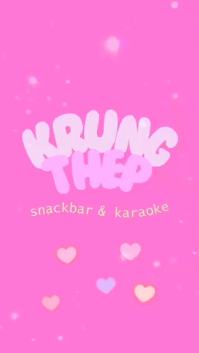 🌙 明日はナースDay💉、週末はCAスタイル✈️
でも、今日のKrung Thepも負けてません💋

プロンポン・Sukhumvit 41のスナック＆カラオケで、
可愛いスタッフとお酒を楽しむリラックスナイトを🍸
イベント前の静かな夜、特別な時間を過ごしましょう。

📍 Krung Thep Snackbar & Karaoke – Sukhumvit 41, Phrom Phong
🕖 19:30〜癒されるまで

🌙 Tomorrow’s Nurse Night 💉 and this weekend’s CA Style ✈️ are coming soon!
But tonight, Krung Thep is already full of smiles and laughter 🍸

At Sukhumvit 41, Phrom Phong, enjoy drinks, karaoke,
and the company of our lovely Thai staff before the big events 💐

📍 Krung Thep Snack & Karaoke – Sukhumvit 41, Phrom Phong
🕖 Open from 7:30 PM — until your heart feels at ease


🌙 明天是护士节💉，周末的主题是空姐风情✈️

不过，今天的Krung Thep也毫不逊色💋

来素坤逸路41巷Phrom Phong的Krung Thep小吃吧和卡拉OK吧，与我们可爱的员工一起享受轻松的夜晚吧🍸

在活动开始前，享受一个特别而宁静的夜晚。

📍 Krung Thep小吃吧和卡拉OK – 素坤逸路41巷Phrom Phong

🕖 19:30 ~ 直到您康复

🌙 明天的护士节💉和本周末的空姐风情✈️即将到来！

但今晚，Krung Thep 已是欢声笑语不断🍸

在素坤逸路41巷，Phrom Phong，您可以尽情享用饮品、卡拉OK，

并在重要活动开始前与我们可爱的泰国员工共度美好时光💐

📍 Krung Thep 小吃卡拉OK – 素坤逸路41巷，Phrom Phong

🕖 营业时间：晚上7:30至您尽兴为止

#バンコク
#プロンポン
#クルンテープ
#バンコク駐在
#バンコクナイト
#バンコクカラオケ
#バンコクスナック
#日本語OK
#BangkokNightlife
#PhromPhong
#バンコク飲み
#BangkokGirls
#BangkokTrip
#タイ旅行
#バンコク旅行