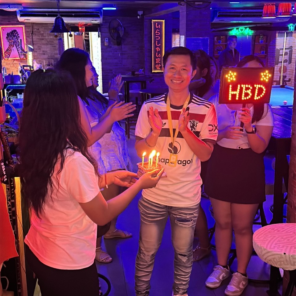🎉 Tonight we celebrate Nu! Join us at Orange Bar, Sukhumvit 11/1 for music, drinks, and unforgettable vibes. Don’t miss the party! 🥂
#HappyBirthdayNu #OrangeBarBangkok #Sukhumvit11 #BangkokNightlife #PartyTime #CelebrateNu

🎉 คืนนี้เรามาฉลองวันเกิดน้อง Nu กัน! มาที่ Orange Bar สุขุมวิท 11/1 กับดนตรี เครื่องดื่ม และบรรยากาศสุดสนุก ห้ามพลาดปาร์ตี้นี้นะครับ 🥂
#วันเกิดNu #สุขุมวิท11 #ชีวิตกลางคืนกรุงเทพ #ปาร์ตี้สนุก #ฉลองNu