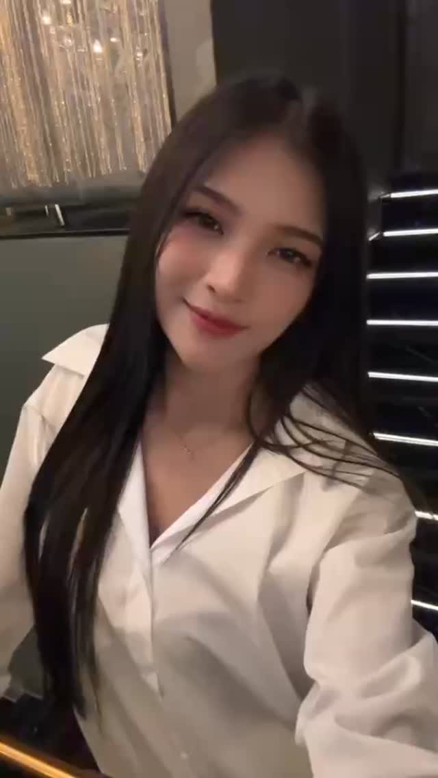 彼シャツイベント最終日です👔✨🥵

美女たちのセクシーな姿をお見逃しなく😘❣️

男友衬衫活动最后一天啦！👔✨🥵

千万别错过我们美女们的性感造型哦！😘❣️

그 셔츠 이벤트 마지막 날입니다 👔✨🥵

미녀들의 섹시한 모습을 놓치지 마세요 😘❣️

#バンコク
#トンロー
#彼シャツ
#キャバクラ
#コスプレ
#乾杯
#ラウンジ
#スナック