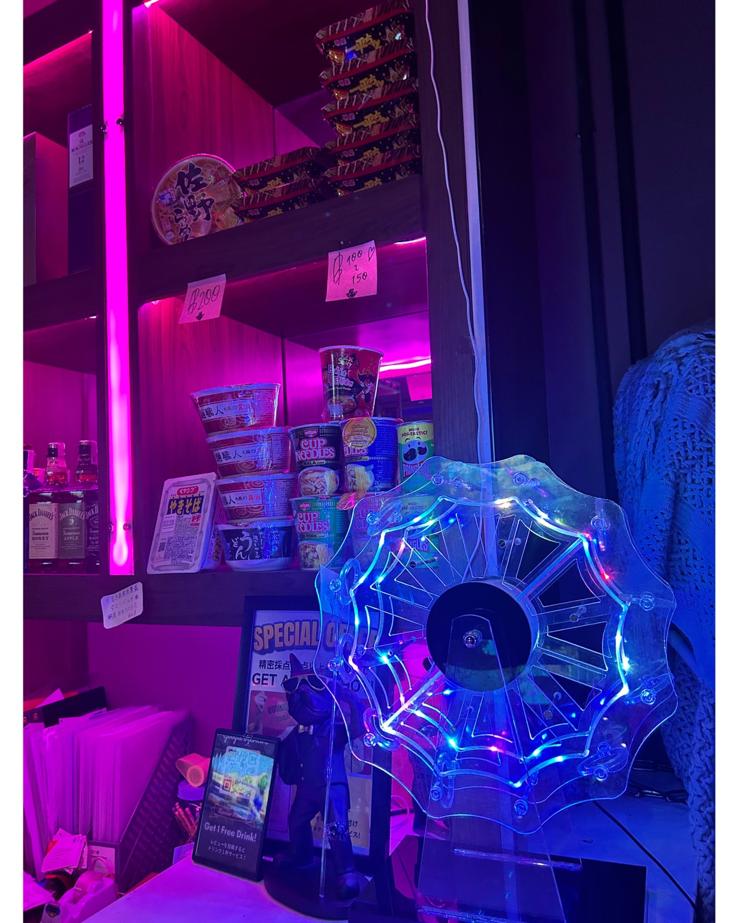 🍸🌟お酒好きの皆様、お待たせしました！当店は、ではタイで買えない一平ちゃんや、カップラーメンが多数取り揃えております！売り切れ次第販売終了となってしまいますので、お好きな方はお一つどうでしょうか！！

店内はリラックスできるおしゃれな雰囲気で、特別なひとときを過ごせます。ちょっとした贅沢を感じたい夜にピッタリのバーで、大切な友人やパートナーとともに、忘れられないひとときを過ごしませんか？🍹💫


詳細はプロフィールのリンクからご確認くださいませ😊✨スタッフ一同、皆様のご来店を心よりお待ちしております！🌈

🍸🌟 Alcohol lovers, we're here! We offer a wide selection of unique cocktails and drinks you won't find in Japan! We also have some special items rarely available in Thailand! ✨🥂

Our relaxing and stylish atmosphere will make you feel special. This bar is perfect for a night of luxury, so why not spend an unforgettable time with your special friends or partner? 🍹💫

Quantities are limited, so hurry! While supplies last, don't miss out! 🛑👍

For more details, please check the link in our profile. 😊✨ Our entire staff looks forward to your visit! 🌈

#バー
#カクテル
#限定品
#珍しいドリンク
#特別な夜
#おしゃれバー
#タイ限定
#お早めに
#忘れられないひととき
#リラックス
#贅沢
#素敵な時間
#友人と
#パートナーと
#大人の夜
#日本未発売
#ラウンジ
#数量限定
#皆様大歓迎
#心よりお待ちしております
#プロフェッショナルスタッフ