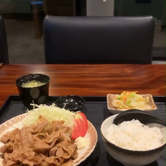 Exclusive Menu, Only at YoungPlace Branch

Yakiniku Set เมนูเฉพาะสาขา YoungPlace เนื้อหมูย่างผัดซอสหอม ๆ รสชาติง่าย ๆ แต่ความอร่อยไม่รู้ลืม

ราคาเริ่มต้น 220 บาท พิเศษเพิ่มหมู 280 บาท 
ภายในเซ็ตประกอบด้วยข้าว หมูย่าง ซุปมิโสะ และผักดอง สารอาหารครบ 5 หมู่แน่นอนค่ะ 😍

——————————————
Facebook:Miso Ramen Chikura bangkok 味噌千蔵バンコク
Instagram : miso_chikura_bkk

Branch,Contact and Time
🍜Phrompong (Sukhumvit 33/1)
082 551 0141 (TH-EN)
Open 11:00-22:00 Everyday

🍜YoungPlace (Sukhumvit 23)
064 630 0141 (TH-EN-JP)
Open 18:00-05:00 Mon-Sat (Sunday off)
+ Grab Food +Line Man
——————————————
#ชิคุระ
#ราเมง
#มิโสะ
#สุขภาพดี
#พร้อมพงษ์
#อโศก
#ฮอกไกโด
#MisoRamenChikura
#HokkaidoMisoRamen
#misoramen
#ramen
#Phromphong
#healthyfood
#千蔵
#味噌
#ラーメン
#味噌ラーメン