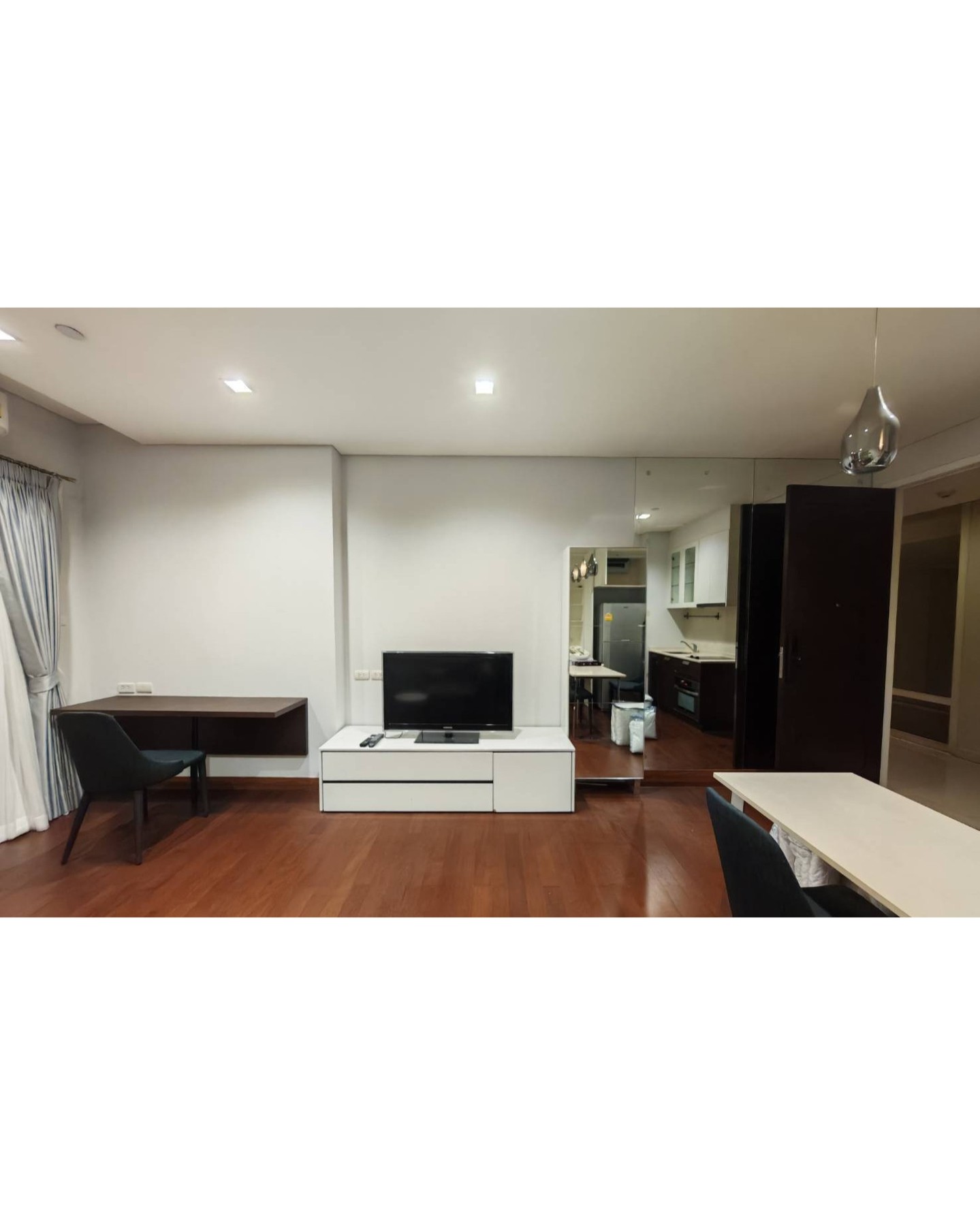 トンロー通りにあるIVY Thonglorの1ベッドルーム、43㎡のお部屋がなんと22,000バーツというお手頃価格で登場しました！🏡✨ トンローはバンコクでも人気のエリアで、多くの人々から注目されています。この地区でこの家賃はとても希少ですので、興味のある方はぜひお早めにお問い合わせください！😊

この物件には、住む人々の生活をより豊かにするための施設が充実しています。🏊‍♀️ スイミングプールでリラックスしたり、ジムで健康的なライフスタイルを楽しんだりできます。🚴‍♂️ 

トンロー通りの活気あふれる雰囲気を満喫し、同時に快適さと便利さを兼ね備えたお部屋で快適な生活をお楽しみください。💖 この機会をお見逃しなく、あなたの新しい暮らしをIVY Thonglorで始めましょう！🔑✨

#バンコク生活
#トンロー
#IVYThonglor
#賃貸情報
#お手頃価格
#快適生活
#スイミングプール付き
#フィットネスセンター
#新生活
#タイ不動産
#充実施設
#人気エリア
#住まい探し
#楽しい暮らし
#新しいスタート
#現地生活
#賃貸物件
#バンコク不動産
#1ベッドルーム
#物件情報
#トンロー通り
#快適生活スタイル
#ライフスタイル提案
#満足度抜群
#快適な暮らし
#紅樹株式会社