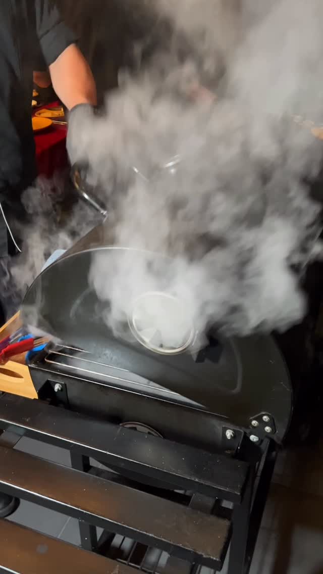 🌙 ROOF TOP BBQ – 涼しい夜に贅沢なひとときを 🌙

✨ セット内容 1,500B⁺⁺
　・肴3種盛合せ
　・タン元・牛タン
　・黒毛和牛サーロイン・ハラミ
　・黒豚・Italianソーセージ
　・焼き野菜・巻き野菜
　・チョレギサラダ
　・焼きおにぎり

🔥 オプション：豪快 トマフォークステーキ 約1.5kg 3,580B⁺⁺

👥 4名様～最大40名様まで
10名様以上で貸切もOK

🍃 涼しい夜風に吹かれながら、香ばしい肉と野菜のグリルを楽しむBBQ。
仲間とシェアする贅沢な時間は、この季節ならではの特別な体験です

🌙 ROOF TOP BBQ – Enjoy a Luxurious Evening in the Cool Breeze 🌙

✨ Set Menu 1,500B⁺⁺
　・3 Kinds of Appetizers
　・Thick-Cut Beef Tongue & Beef Tongue　
　・Wagyu Sirloin & Harami
　・Black Pork & Italian Sausage
　・Grilled Vegetables & Wrapped Vegetables
　・Choregi Salad
　・Grilled Rice Balls

🔥 Optional: Hearty Tomahawk Steak ~1.5kg 3,580B⁺⁺

👥 4–40 Guests
Private booking available for 10+ guests

🍃 Enjoy the aroma of grilled meat and vegetables under the cool night breeze.
Share a luxurious BBQ experience with friends—perfect for this season.

-*-*-*-*-*-*-*-*-*-*-*-*-*-*-
📝 For reservations and inquiries,
contact us on LINE!
＠shakarich
*-*-*-*-*-*-*-*-*-*-*-*-*-*-*-*-

🍴SHAKARICH
📍Thonglor Soi 14
🕚11:00-late
📞02-045-4032
📱097-053-9928(Japanese)
🚪12 Private 

#バンコクBBQ #ルーフトップBBQ #涼しい夜 #贅沢グリル #肉好き集まれ #ワイワイBBQ #豪快ステーキ #焼き野菜 #秋の夜長にBBQ
#BangkokBBQ #RooftopBBQ #CoolEvening #GrillLovers #LuxuryBBQ #SteakLovers #GrilledVeggies #AutumnBBQ #FoodieExperience#shakarich#shakarichbbq