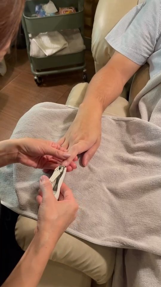 Experience happiness in every gentle touch. 💆‍♂️💫

Pedicule and  manicule included in the basic course 900baht
📍Location Sukumvit soi18 

You can make a reservation at here👇
☎️ 02 124 5246
DM (X or FACEBOOK)
WhatsApp +66 98 925 5888
Line  lin.ee/YOE9biR
