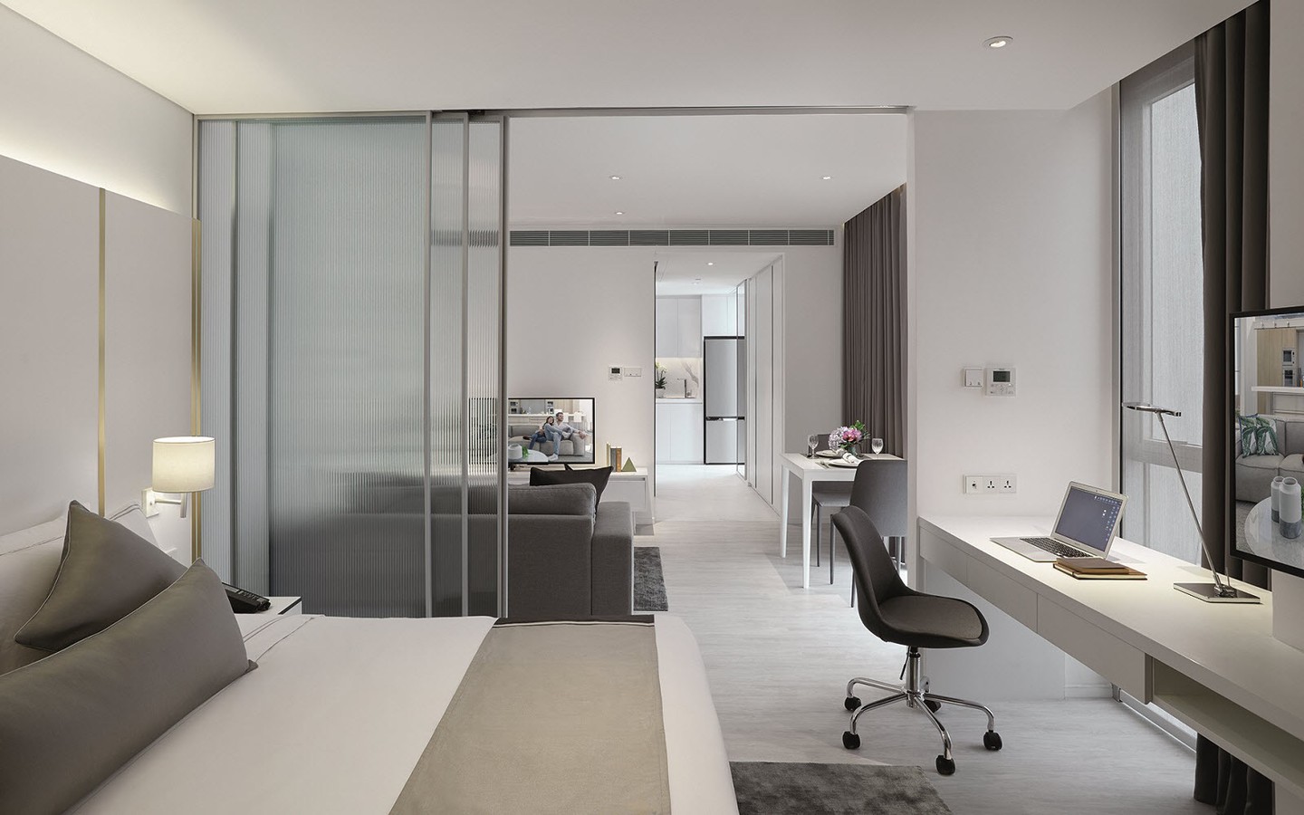 Somerset Maison Asokeは、高級なサービスアパートメントとしてアソークエリアで特に注目されています。🏢✨その1ベッドルームのお部屋は40㎡からスタートし、お家賃は75,000バーツからとなっています。💰このエリアではめったに見られない高級レジデンスで、短期滞在者にも最適です。⏳

Somersetグループとして、サービスの質には定評があります。🌟特にホテル感覚の滞在を望まれる方には、エレガントで快適な空間が提供され、短期間でも長期間でも満足のいくステイが約束されています。🤝💼

近隣には充実した商業施設や交通アクセスも整っており、非常に便利です。🚇🛍️おしゃれなインテリアとともに心地よいサービスをお楽しみいただけます。🏠🌿

#SomersetMaisonAsoke
#バンコク生活
#高級サービスアパートメント
#アソークエリア
#快適空間
#ホテルライク
#短期滞在
#充実したサービス
#優雅な生活
#便利な立地
#エレガンス
#心地よい空間
#都会のオアシス
#住みたい場所
#バンコク不動産
#グループが自慢
#注目物件
#初めてのバンコク
#おしゃれな暮らし
#快適な生活
#短期宿泊
#バンコクライフ
#魅力的な場所
#安心の品質
#サービスの名門
#ホテルステイ
#紅樹株式会社