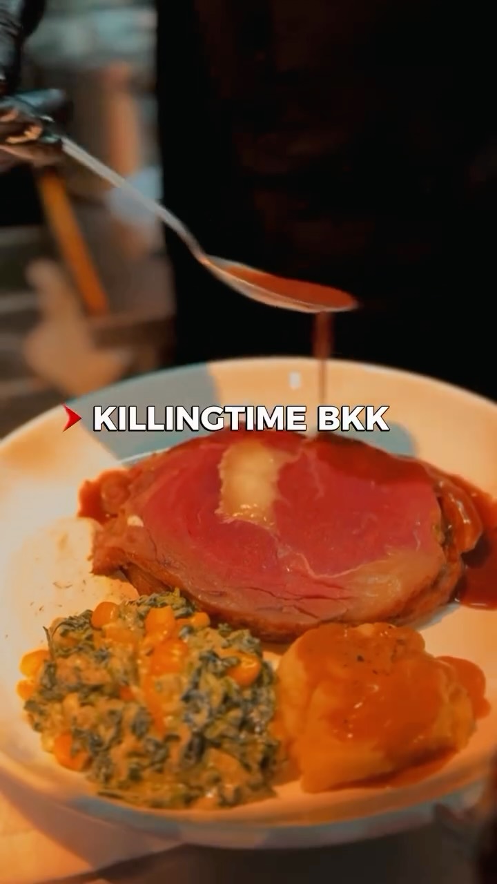 Enjoy a rare Wagyu prime rib steak in Thonglor and you're sure to have a wonderful evening.

เพลิดเพลินไปกับสเต็กเนื้อวากิวชั้นดีที่ทองหล่อ แล้วคุณจะมีค่ำคืนที่แสนวิเศษอย่างแน่นอน

とても貴重な和牛のプライムリブステーキをトンローで楽しもう。きっと素敵な夜を過ごせるはずです。