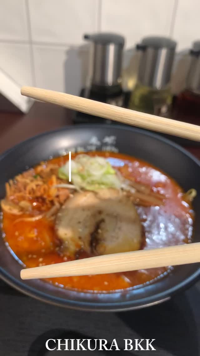 Spicy Miso Ramen

คนไทยกับคติ“ไม่เผ็ด ไม่อร่อย”เป็นของคู่กัน ดังนั้นเราจึงขอนำเสนอราเม็งมิโสะแบบเผ็ด รสชาติเค็มนำเผ็ดตามที่รับรองว่าโดนใจใครหลายคนแน่นอนค่ะ 😋🍜🌶️

——————————————
Facebook:Miso Ramen Chikura bangkok 味噌千蔵バンコク
Instagram : miso_chikura_bkk

Branch,Contact and Time
🍜Phrompong (Sukhumvit 33/1)
082 551 0141 (TH-EN)
Open 11:00-22:00 Everyday

🍜YoungPlace (Sukhumvit 23)
064 630 0141 (TH-EN-JP)
Open 18:00-05:00 Mon-Sat (Sunday off)
+ Grab Food +Line Man
——————————————
#ชิคุระ
#ราเมง
#มิโสะ
#สุขภาพดี
#พร้อมพงษ์
#อโศก 
#ฮอกไกโด
#MisoRamenChikura
#HokkaidoMisoRamen
#misoramen
#ramen
#Phromphong
#healthyfood
#千蔵
#味噌
#ラーメン
#味噌ラーメン