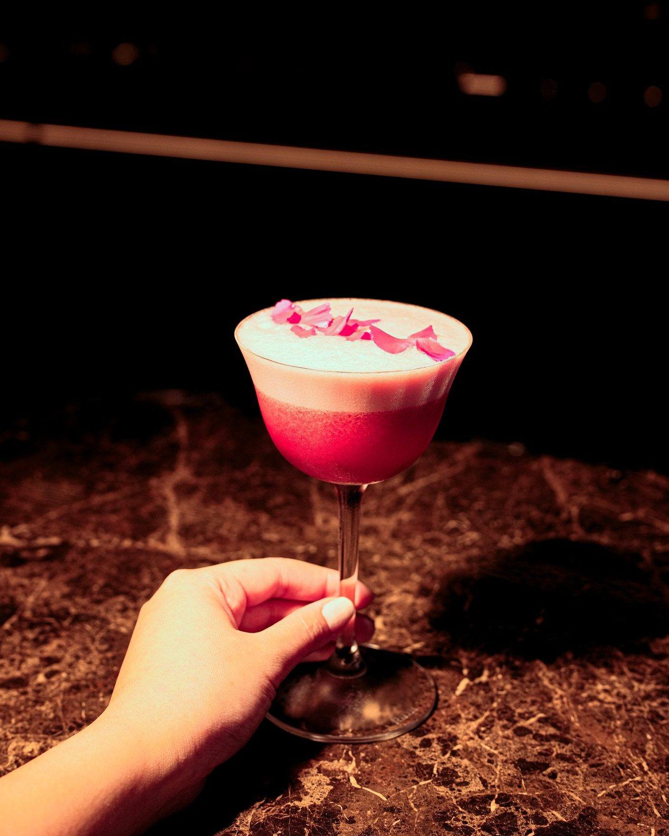 It's time for your daily dose of sunset and sips!
​
Join us for 𝑳𝒂𝒅𝒊𝒆𝒔' 𝑺𝒖𝒏𝒔𝒆𝒕 𝑺𝒊𝒑 𝑯𝒂𝒑𝒑𝒚 𝑯𝒐𝒖𝒓𝒔 at Wolfgang’s Steakhouse Terrace! Enjoy 𝗘𝗫𝗖𝗟𝗨𝗦𝗜𝗩𝗘 𝗣𝗥𝗜𝗖𝗘𝗦 on selected drinks, starting from an incredible THB 88.
​
Gather your friends and elevate your evening! Cheers!
​
Reservation: 064-567-2929
Mon - Sun: 5:00 PM – 7:00 PM
3rd floor, The Storeys Building, One Bangkok
​
#WolfgangsSteakhouseThailand