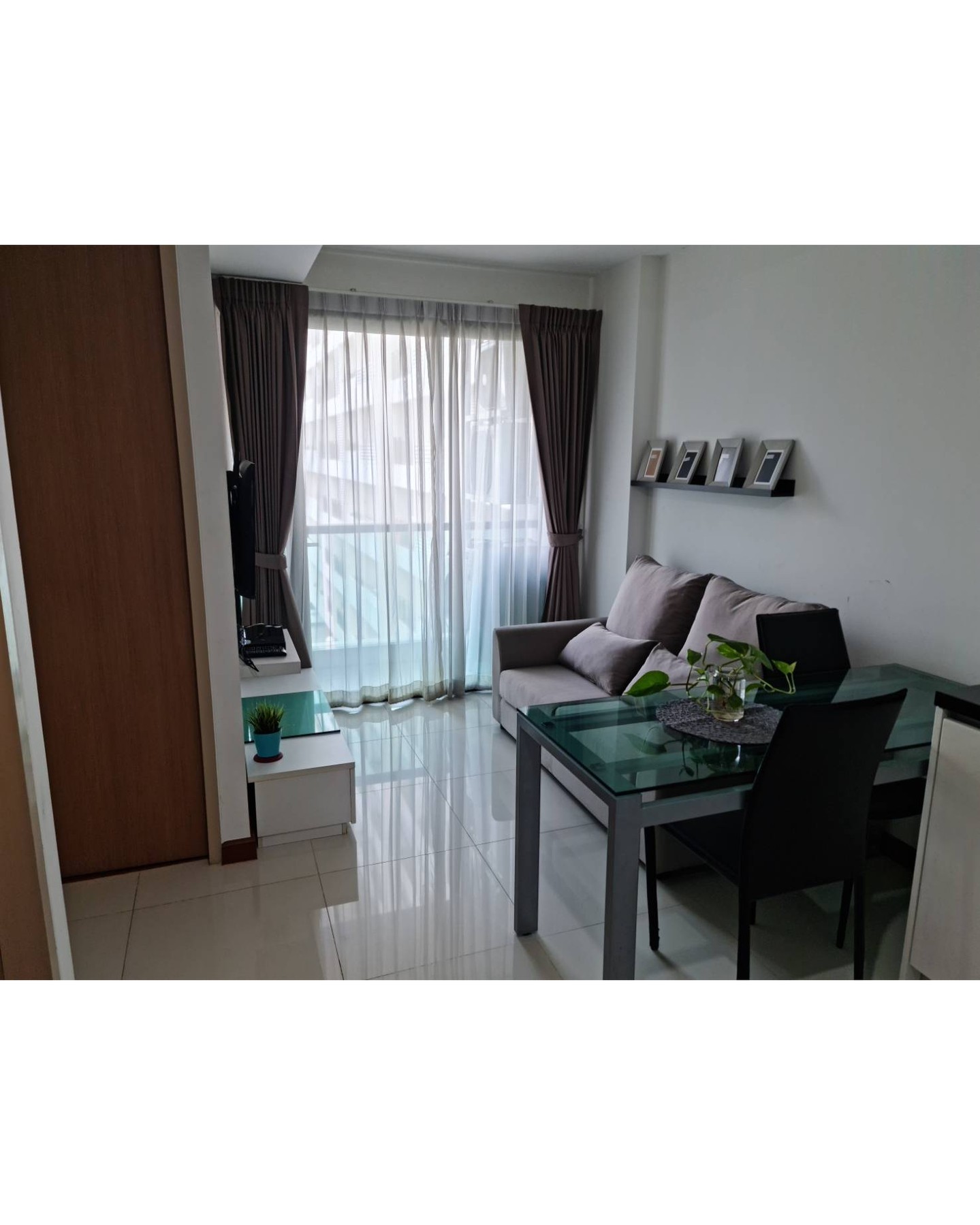 トンローソイ8に位置する魅力的な物件「Le Cote Thonglor」の1ベッドルームに空きがあります！🏢✨ こちらの1ベッドルームは33㎡で、お家賃はなんと20,000バーツです。このエリアでこの価格はとてもお得です！📉💰 トンローはバンコクの中でも特に人気のあるエリアで、ショッピングやレストラン、カフェがたくさんあり、便利で楽しい日々を過ごすことができます。 🛍️☕🍽️ 交通の便も良く、ビジネス街へのアクセスも簡単ですので、忙しい方でも快適にお住まいいただけます。🏙️🚇 物件をお探しの方、特に立地が良くコストパフォーマンスに優れた物件をお求めの方には、ぜひご検討いただきたい物件です。素敵な新生活の第一歩をこの機会に始めてみませんか？お急ぎください！⏰🏠💫

#格安物件
#トンロー生活
#LeCoteThonglor
#都市生活
#完璧な立地
#早い者勝ち
#賃貸情報
#人気エリア
#新生活
#タイライフ
#バンコク不動産
#住まい探し
#便利アクセス
#バンコク生活
#トンロー物件
#お得な家賃
#紅樹株式会社