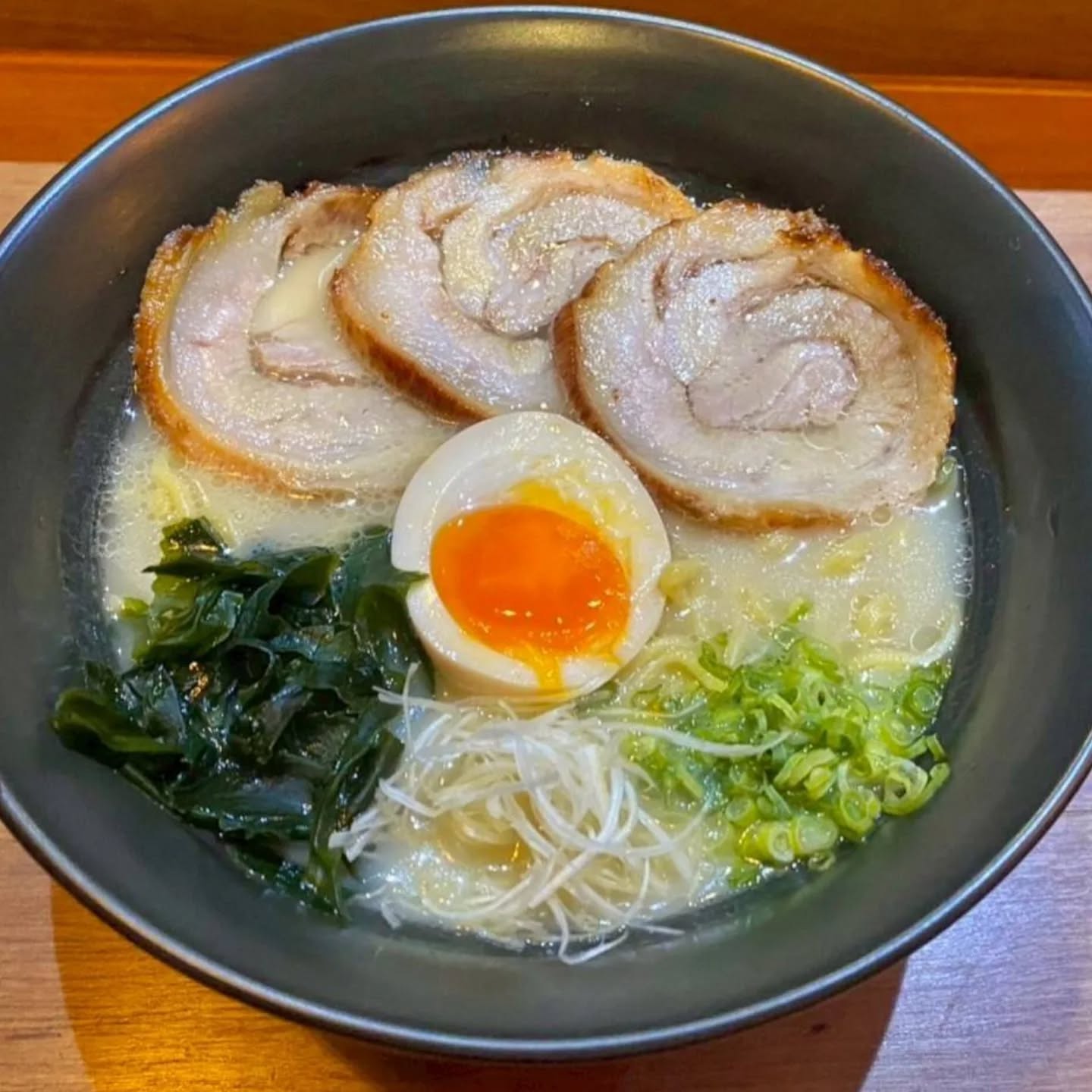 เข้าสู่หน้าหนาวกันแล้ว!! อย่าลืมแวะมาเติมความอบอุ่น ด้วยซุปราเมนร้อนๆ กันนะคะ 🍜 🇯🇵🥢
พบกันพรุ่งนี้ 15.00~23.00 น้าา 🥰

📍En Khonkaen 🇯🇵✨
🕐Tue-Sun 15.00~23.00
❌ Monday
☎️ 0814231527

🎂🎉 Promotion ส่วนลด 10%สำหรับลูกค้าที่เกิดภายในเดือนพฤศจิกายน ไม่มีขั้นต่ำและไม่จำกัดจำนวนครั้งค่ะ 
🚗 พื้นที่จอดรถ เข้าซอยศรีมารัตน์ 26 เลี้ยวซ้ายหลังมินิบิ๊กซี 
#enkhonkaen
#JapaneseCuisine
#KhonkaenEats 
#khonkaenfood 
#reviewkhonkaen