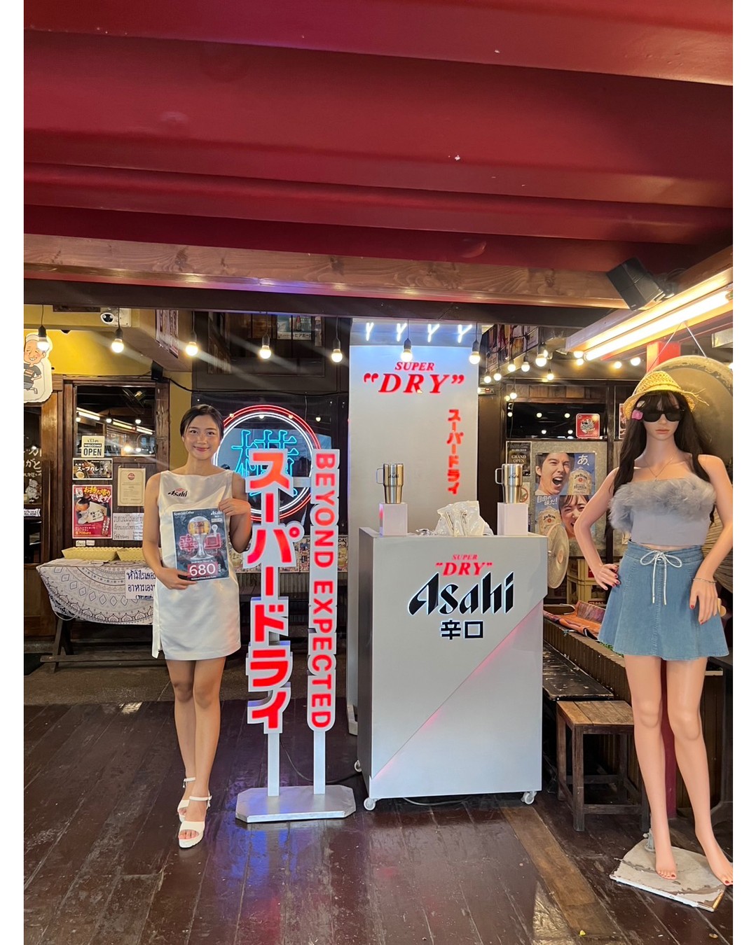 🍺✨ASAHI啤酒三天特惠✨🍺

本周特价💥

👉 户外座位每杯仅需77泰铢‼️

👉 室内座位每杯仅需99泰铢🔥

👉 想度过一个充满乐趣的夜晚？那就来一瓶3升装的啤酒塔，只需680泰铢🍻

此外……千万别错过我们不容错过的欢乐时光😍

⏰ 仅限下午5点至7点

👉 啤酒、酸啤和高球鸡尾酒买一送二，尽享优惠‼️

还在犹豫“要不要来？？那就抓住机会，举杯畅饮吧👌✨

错过这三天特惠，你一定会后悔的⚡

本周，来通罗横丁，手握朝日啤酒，享受极致的畅饮体验🥂

座位有限，请尽早预订🎵起来‼️

##thongloryokocho  #thonglor #japaneseizakaya  #トン横 #トンロー横丁 #bangkoknightlife #居酒屋 #小酒館  #이자카야 #이자카야맛집