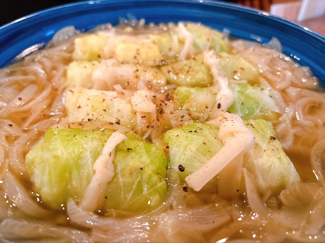 昨夜は満員御礼🈵
ありがとうございました😊

本日も準備万端
皆様のご来店お待ちしてます♪

おひとりさま大歓迎！
カウンター席大人気

おばんざい、鉄板焼きメニュー
二階テーブル席、三階個室完備
一階カウンター席でもオーダー可能です

黒兵衛では
各種ご宴会のご予約承ります♪
コース1,000バーツ〜
飲み放題 300バーツor 400バーツ

二階テーブル席
三階9名様までの小宴会用個室ございます。

よろしくお願いします♪

11月もHappy hour 開催中です
17:00〜19:30

キリンビール大瓶　120B
ウィスキーハイボール　80B

Happy hour in November❗️
17:00〜19:30
Kirin Beer Big Bottle 120B
Whisky Hi-ball 80B

#バンコク創作料理居酒屋 #バンコク日本料理店 #バンコク小料理屋 #バンコクおひとりさま #バンコク1人飲み プラカノン バンコク日本人女性スタッフ常駐 バンコクおかみさん バンコクお好み焼き屋 バンコク鉄板焼き  バンコクおばんざい  japanesefood bangkok phrakhanong japaneserestaurant reopen happyhour obanzai bangkokokonomiyaki bangkokteppanyaki