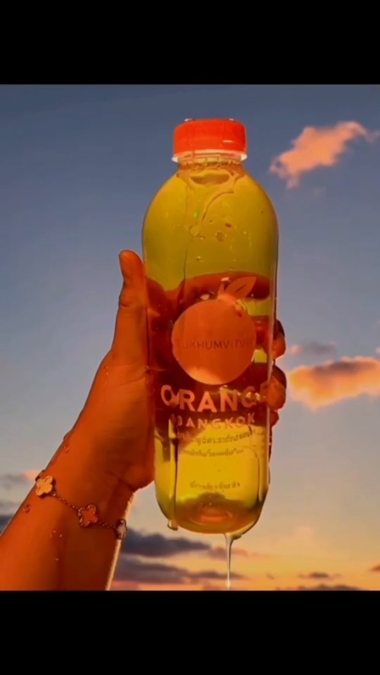 Fresh vibes only! 💧🍊
Say hello to our new Orange Bar water bottles — stylish, cool, and perfect for keeping you hydrated while you enjoy your night out.
Watch the video and come grab yours tonight!

สดชื่นตลอดคืน! 💧🍊
ขอแนะนำ ขวดน้ำ Orange Bar แบบใหม่ ลุคเก๋ เท่ และช่วยให้คุณสดชื่นตลอดค่ำคืน
ดูคลิปแล้วแวะมารับของจริงได้เลยนะ!

#OrangeBar #Sukhumvit11 #BangkokNightlife #NewLaunch #FreshVibes
