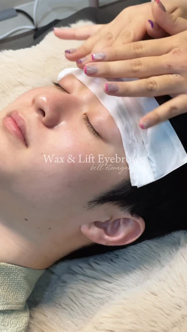 眉を少し変えるだけで、顔全体の印象は大きく変わります✨
ナチュラルに仕上げながらも、しっかり垢抜け。
お客様それぞれの骨格・好みに合わせたデザインをご提案しています💫

เพียงแค่ปรับทรงคิ้วนิดเดียว ก็ทำให้ภาพลักษณ์ดูดีขึ้นได้ทันที✨
ออกแบบให้ดูเป็นธรรมชาติ แต่ช่วยให้ดูหล่อ เท่ และดูมีเสน่ห์มากขึ้น💫
ดีไซน์ตามโครงหน้าและสไตล์ของแต่ละคนครับ

stylist. @hina_bell_otonagami 
FB. BELL Otonagami salon
Tel.020003001
LINE.@skk6845h
Business hours:9AM ~ 9PM
Please feel free to contact us/お気軽にお問合せください

#メンズアイブロウ #眉毛デザイン #垢抜け #ナチュラル眉 #バンコク美容 

#คิ้วผู้ชาย #ออกแบบคิ้ว #ผู้ชายหล่อขึ้น #คิ้วธรรมชาติ #BangkokBeauty