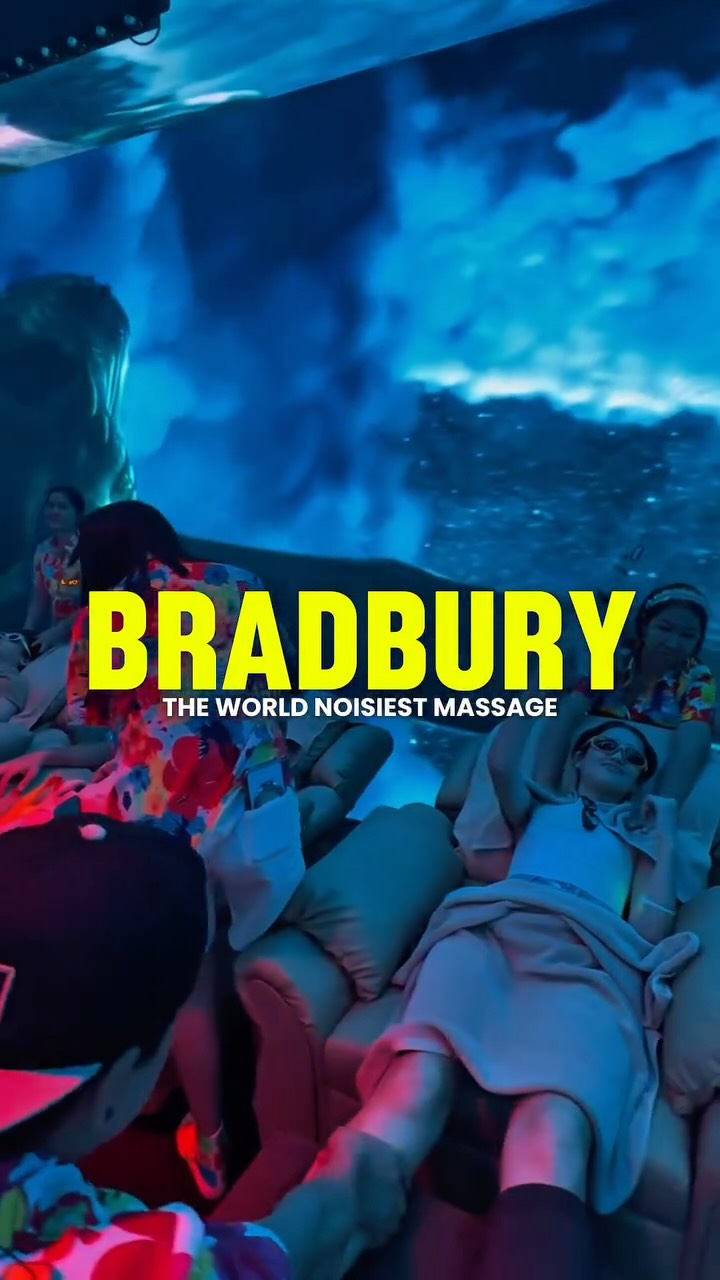 Welcome to BRADBURY – the world’s noisiest massage💥 
Head, foot, shoulder & hand massage meets music, LED lights, and pure entertainment in the best way. 
Whether you’re chilling or partying — you’ll never forget this experience.

📍 Bradbury - Soi Sukhumvit 61 
⏰ Open daily 12:00 – 0:00

Booking via link in bio!

#BRADBURY #BangkokTrip #映えスポット #massage #Instaworthy