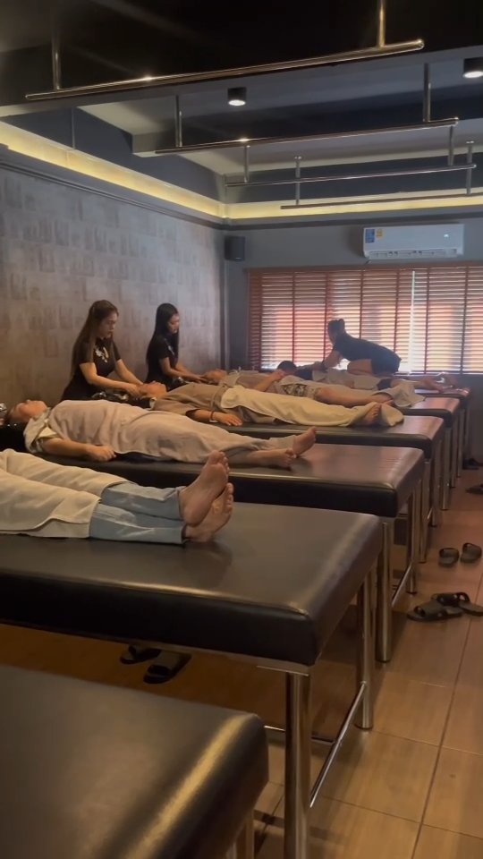 So busy today, every seat filled! Thank you so much kaa🙏😊

You can make a reservation at here👇
☎️ 02 124 5246
DM (X or FACEBOOK)
WhatsApp +66 98 925 5888
Line  lin.ee/YOE9biR