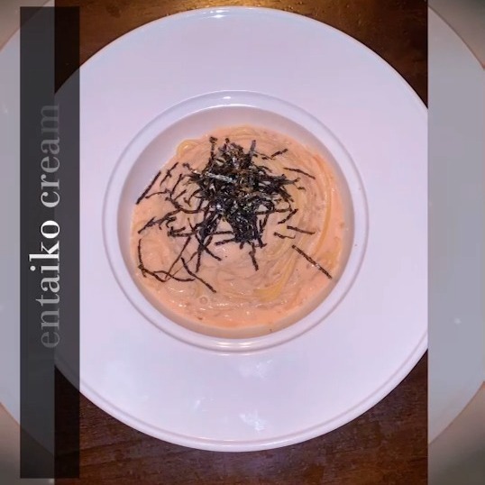 金曜日の夜、楽しく過ごせるバーをお探しならNewdaysへ。
バンコク・プロンポンにあるNewdaysでは、
手づくりの食事とお酒、ダーツやビリヤードが楽しめます。

カウンターでゆっくり飲むのも、
BOX席で仲間と盛り上がるのもOK。
週末の夜を楽しむ場所として、気軽にご利用ください。

📍 プロンポン駅から徒歩約6分（Sukhumvit 41–43）

Friday night — eat, drink and enjoy.
Newdays in Phrom Phong offers
homemade-style food, drinks,
plus darts and billiards.

Relax at the counter,
or enjoy with friends in booth seats.
A great place for your Friday night out.

📍 About a 6-minute walk from Phrom Phong Station

周五夜晚，吃喝玩乐都可以。
Newdays 在曼谷澎蓬，
有料理、酒、飞镖和桌球。

吧台轻松喝，
或和朋友一起热闹玩。
周五夜晚的好去处就在这里。

📍 距离 Phrom Phong 站步行约 6 分钟

#バンコクバー
#プロンポンナイト
#BangkokBar
#BangkokNight
#バンコクグルメ
#BangkokFoodie
#PhromPhong
#Sukhumvit41
#NewdaysBangkok
#唐揚げ
#曼谷吃吃喝喝
#曼谷夜生活
#DartsBangkok
#BilliardsBangkok
#thailandnightlife