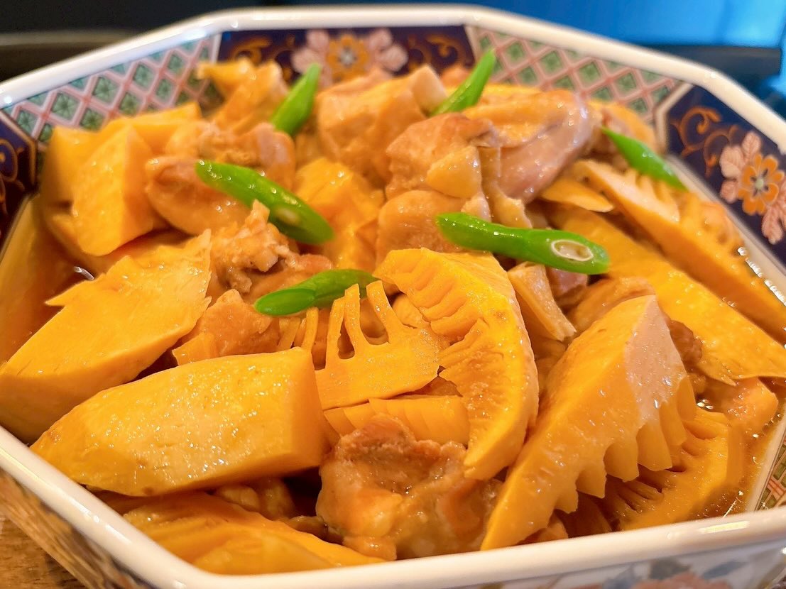 11月最終日の土曜日
良い形で締めくくりたいものです…😏

本日も元気よく開店いたしました
皆様のご来店お待ちしてます♪

おひとりさま大歓迎！
カウンター席大人気

おばんざい、鉄板焼きメニュー
二階テーブル席、三階個室完備
一階カウンター席でもオーダー可能です

黒兵衛では
各種ご宴会のご予約承ります♪
コース1,000バーツ〜
飲み放題 300バーツor 400バーツ

二階テーブル席
三階9名様までの小宴会用個室ございます。

よろしくお願いします♪

11月もHappy hour 開催中です
17:00〜19:30

キリンビール大瓶　120B
ウィスキーハイボール　80B

Happy hour in November❗️
17:00〜19:30
Kirin Beer Big Bottle 120B
Whisky Hi-ball 80B

#バンコク創作料理居酒屋 #バンコク日本料理店 #バンコク小料理屋 #バンコクおひとりさま #バンコク1人飲み プラカノン バンコク日本人女性スタッフ常駐 バンコクおかみさん バンコクお好み焼き屋 バンコク鉄板焼き  バンコクおばんざい  japanesefood bangkok phrakhanong japaneserestaurant reopen happyhour obanzai bangkokokonomiyaki bangkokteppanyaki