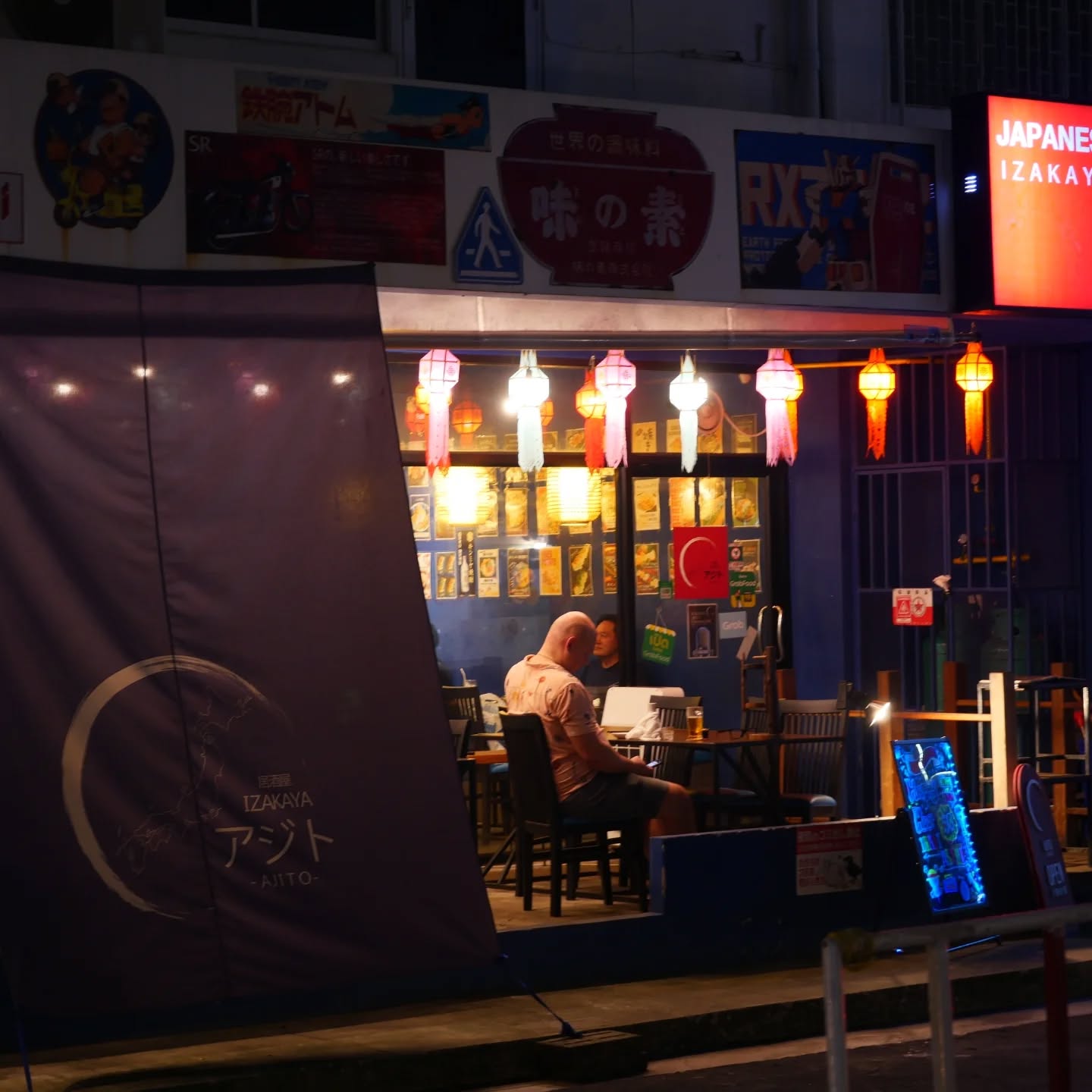 🌟✨ イザカヤ AJITO のハッピーアワーへようこそ！ ✨🌟
ここに来たら…もう帰りたくなくなるかも？🤣

🍺 ドラフト ASAHI が 50% OFF！
お財布もテンションもハッピーになる時間！😆💴💥

⏰ ハッピーアワー：22:00〜3:00
夜更かしさん、大集合〜！🦉✨

色とりどりの料理とドリンクで、
気づいたら笑いが止まらない夜に…😂💫

📍 Sukhumvit 75/2
📩 ご予約は DM でお気軽に〜！

🌈🍻 Welcome to AJITO’s Happy Hour Madness! 🍻🌈
Warning: You might come for “one drink”…
and accidentally stay until 3 AM 🤣🔥

🍺 Draft ASAHI — 50% OFF!
Your wallet will thank you. Your liver… maybe not 😂

⏰ Happy Hour: 10 PM – 3 AM
Perfect for night owls and party ninjas 🥷✨

Good food, cold beer, loud laughs—
the perfect combo for a legendary night 🎉😆

📍 Sukhumvit 75/2
📩 DM us for reservations!

#onnut #izakaya #happyhour #karaoke