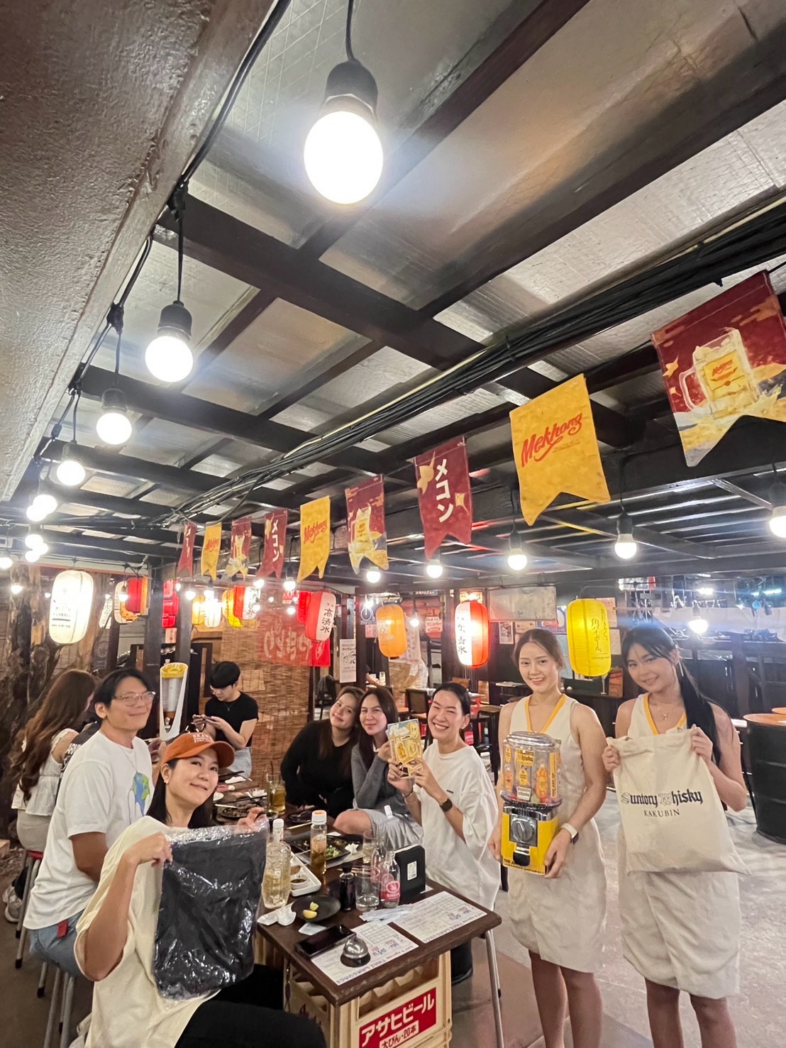 【โปรโมชัน Suntory Kaku】
โอกาสสุดท้ายสำหรับสายไฮบอล🔥
อย่าพลาดโปรดีๆ แบบนี้นะ🍻

🎯 ไฮบอล 3 แก้ว = หมุนกาชาปองได้ 1 ครั้ง
🎯 ไฮบอลแก้วใหญ่ 3 แก้ว = หมุนได้ 3 ครั้ง
🎯 ซื้อขวด 1 ขวด เลือกรับของรางวัลพิเศษได้เลย

💥ราคาพิเศษวันนี้เท่านั้น💥
ขวด 1700 → 1299฿
แก้วธรรมดา 170 → 120฿
แก้วใหญ่ 320 → 250฿

⏰ แฮปปี้อาวร์ 5pm–7pm ทุกวัน‼️
รีบมาดื่มดับร้อน เติมความสดชื่นก่อนใคร🍺

สุดสัปดาห์นี้มาดื่มด้วยกันที่ “ทองหล่อโยโกโช”
เปิดตั้งแต่ 11:30–23:30 
นั่งชิลได้ทั้งในร้าน นอกร้าน หรือพาน้องหมามาด้วยก็ได้🐾💕

#thongloryokocho  #thonglor #japaneseizakaya