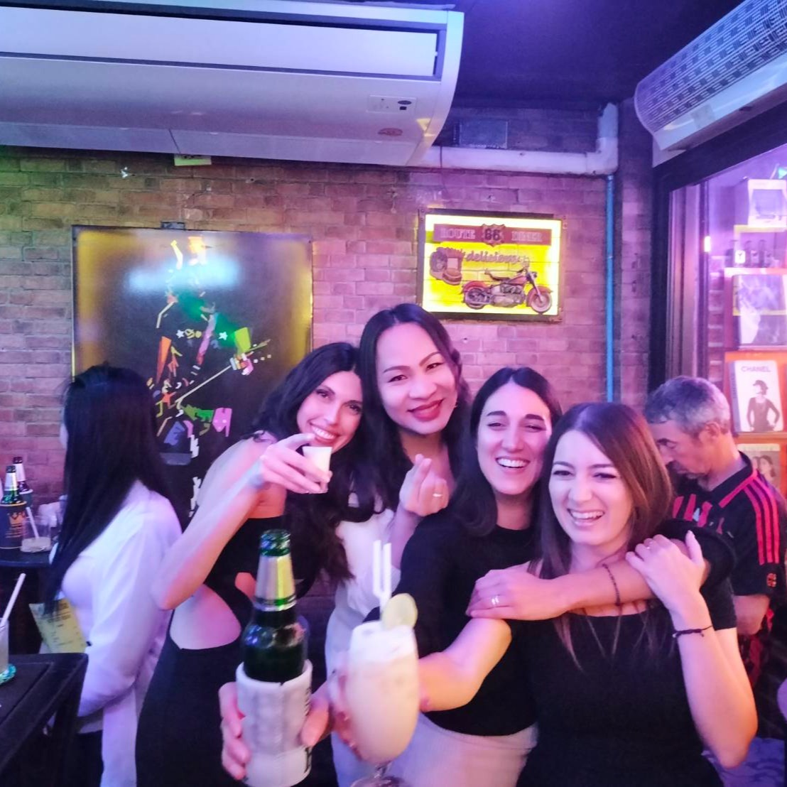 SATURDAY is here — and Orange Bar is the place to be!
Perfect night for cocktails, music and the wild Sukhumvit 11/1 vibe we all love.
Grab your friends and let’s make this Saturday one to remember!

วันเสาร์มาแล้ว! คืนนี้ต้องที่ Orange Bar เท่านั้น
ค็อกเทลเด็ด ๆ เพลงมัน ๆ และบรรยากาศสุดสนุกของสุขุมวิท 11/1
ชวนเพื่อนมาเลย คืนนี้ต้องปังแน่นอน!

#OrangeBar #BangkokNightlife #BangkokBars #Sukhumvit11 #SaturdayNight #Soi11