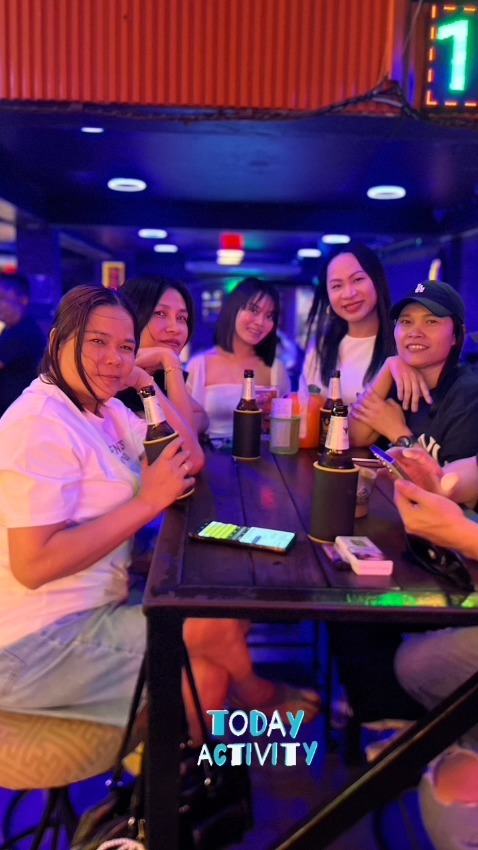 Thursday nights hit different at Orange Bar!
Perfect mix of music, drinks and that Sukhumvit 11/1 energy you know and love.
See you tonight — come for one drink, stay for the vibes.

คืนวันพฤหัสที่ Orange Bar!
ดนตรีดี ๆ เครื่องดื่มโดน ๆ และบรรยากาศสนุก ๆ แบบสุขุมวิท 11/1
มาเจอกันคืนนี้นะ มาดื่มแก้วเดียว…แล้วอยู่ยาวแน่นอน!

#OrangeBar #BangkokNightlife #Sukhumvit11 #BangkokBars #Soi11